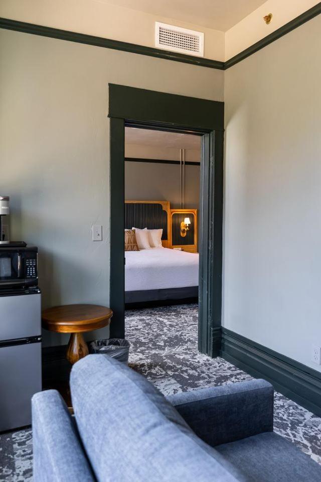 One-Bedroom King Suite Non-Smoking