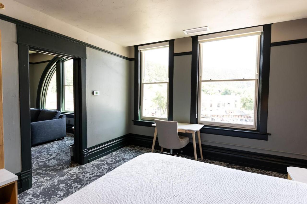 One-Bedroom King Suite Non-Smoking