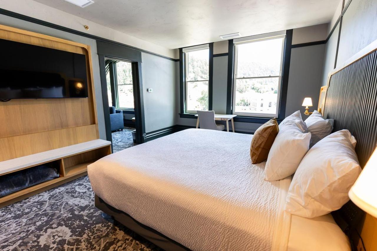 One-Bedroom King Suite Non-Smoking