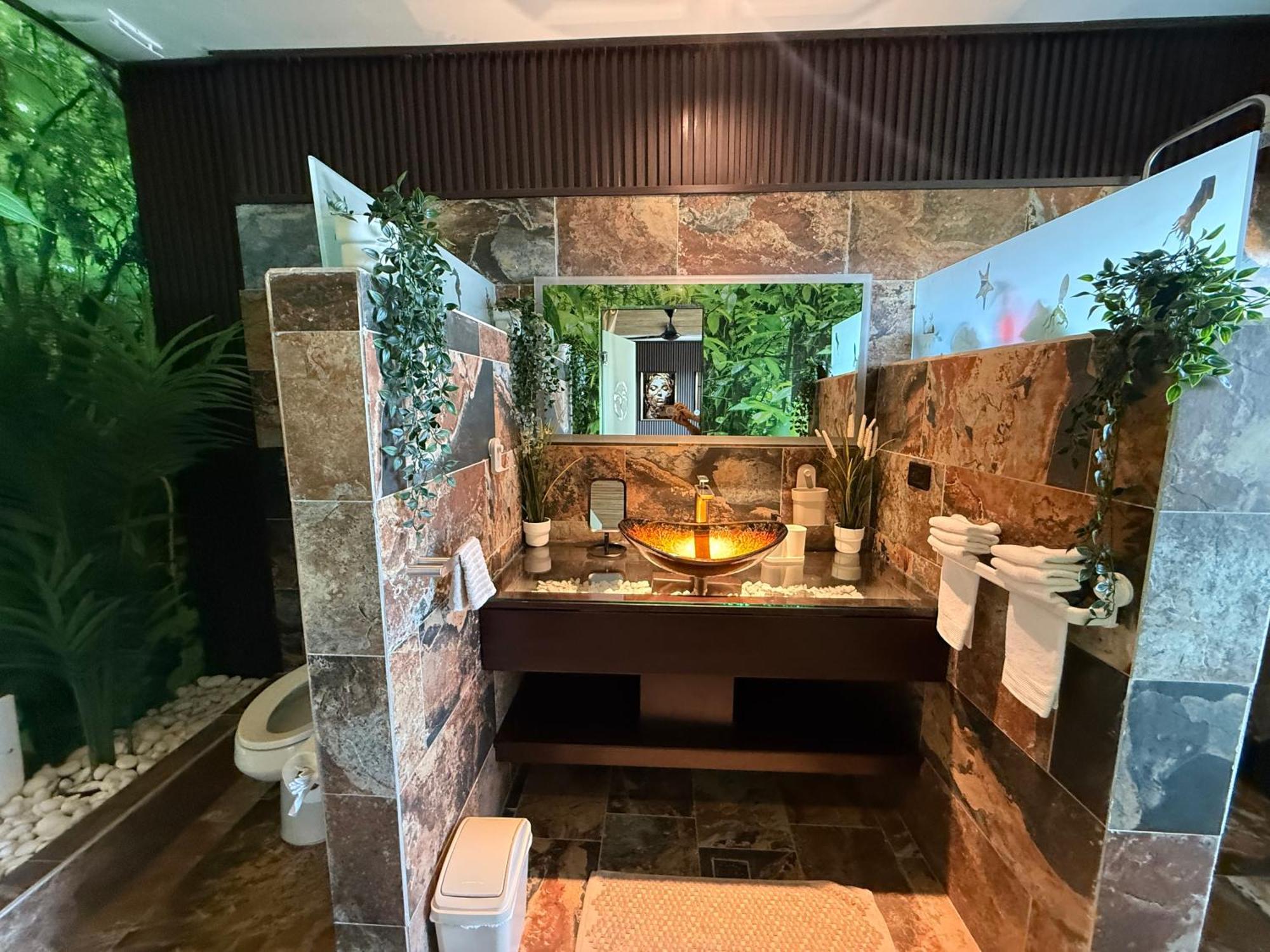 Suite with Hot Tub