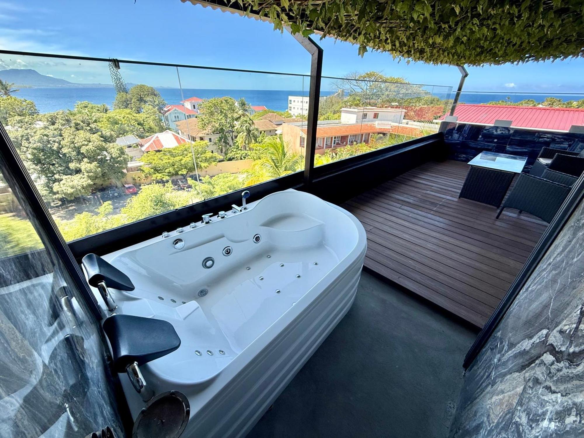 Suite with Hot Tub