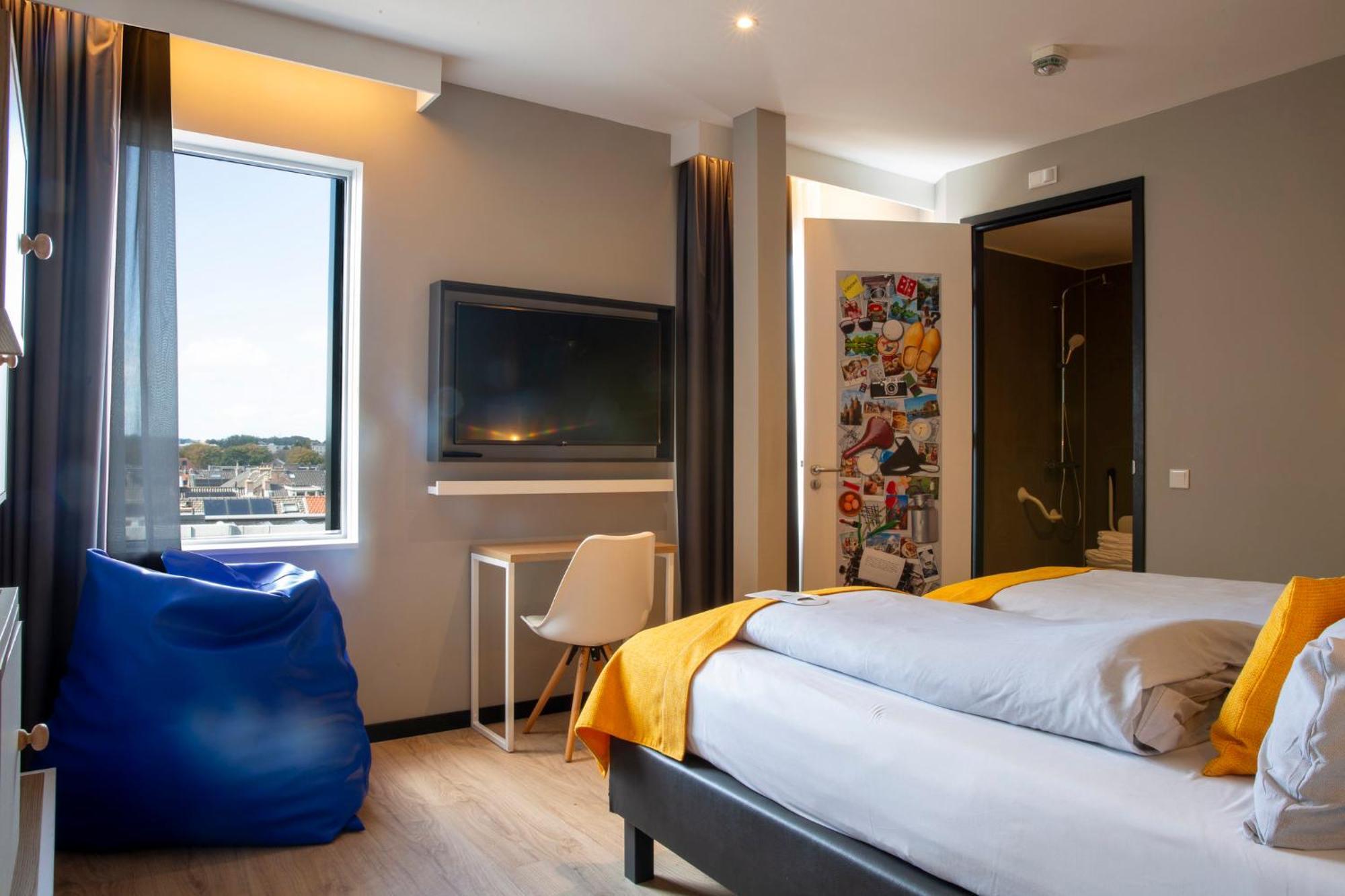 Standard Queen Room Accessible