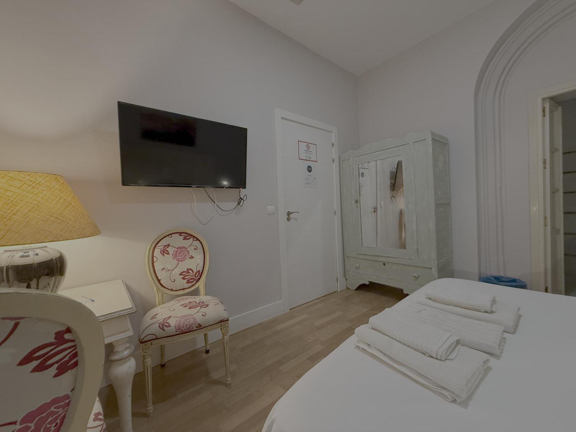 Double Room Private Bathroom