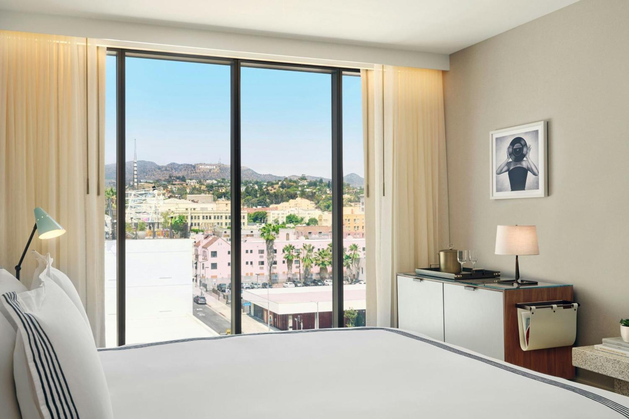 King Room Hollywood Hills View,1707052002:JPEG