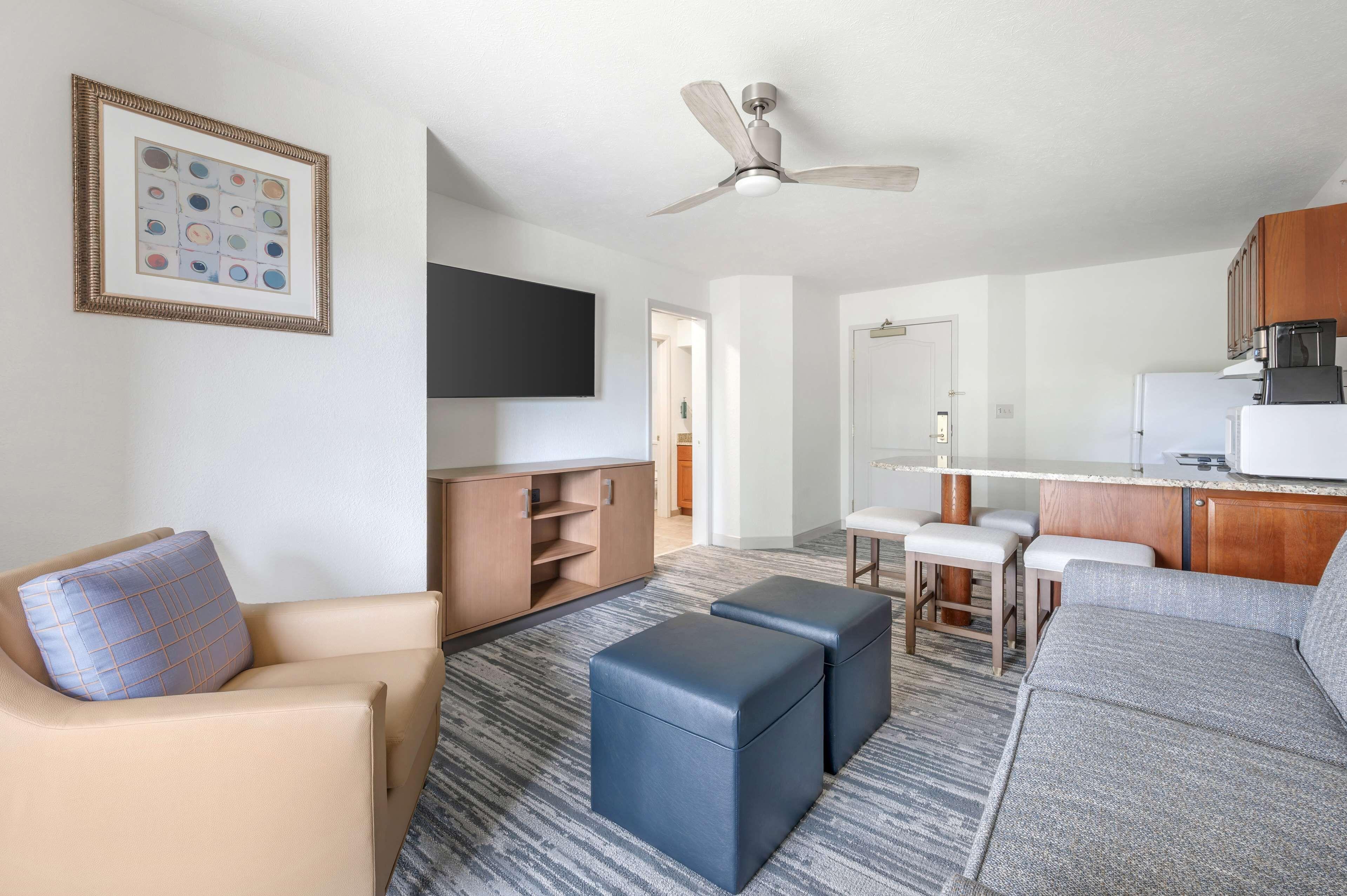 One-Bedroom King Suite Balcony,1707771011:JPEG