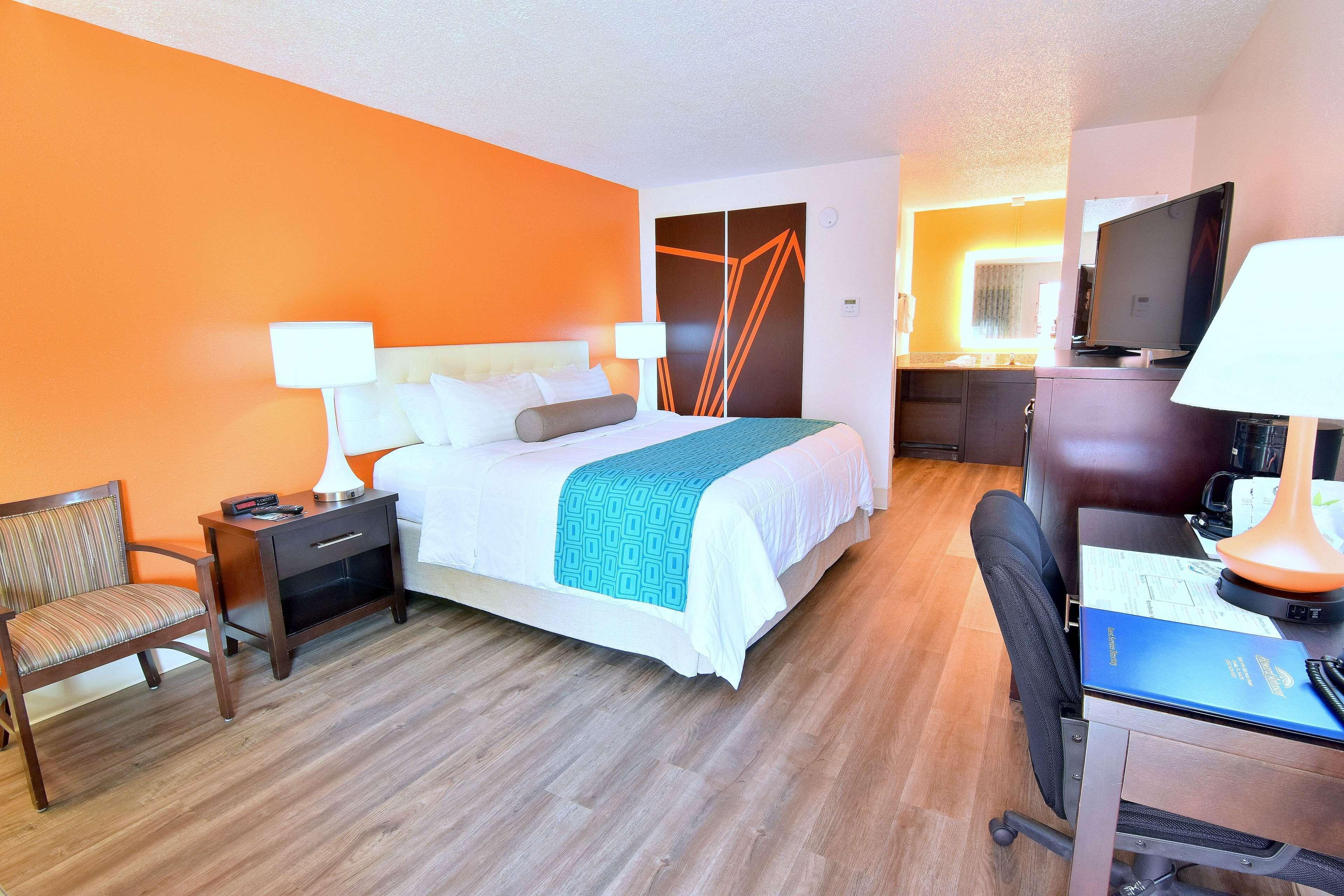 1 King Bed Poolside Non-Smoking