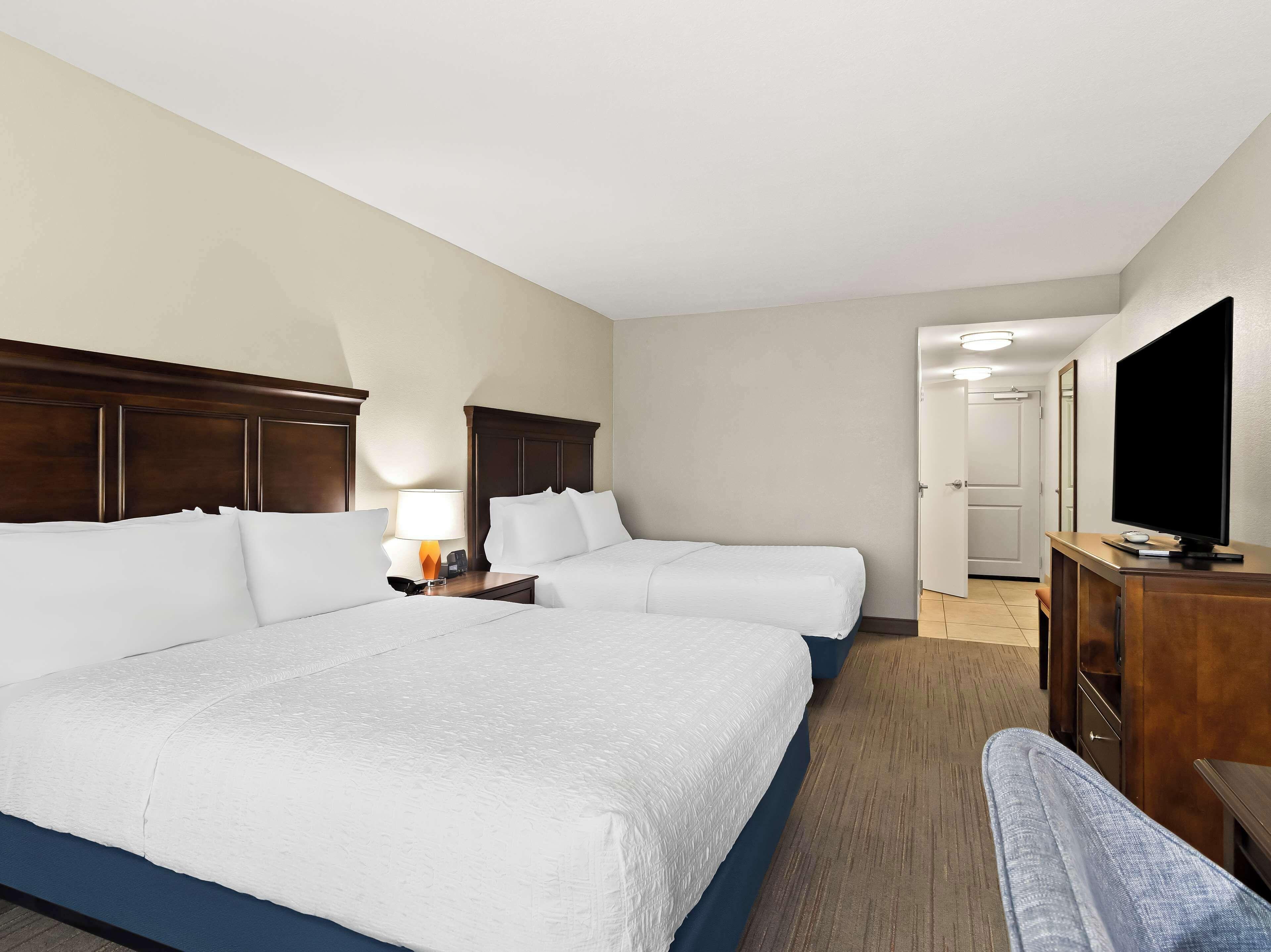 Queen Room Two Queen Beds Mobility Access or Non-Smoking