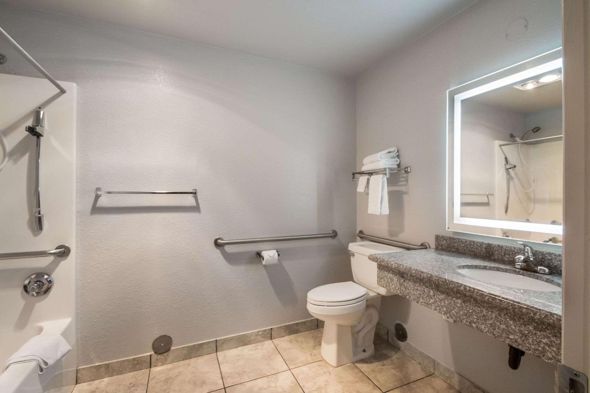 Queen Room Two Queen Beds Hearing Accessible or Non-Smoking