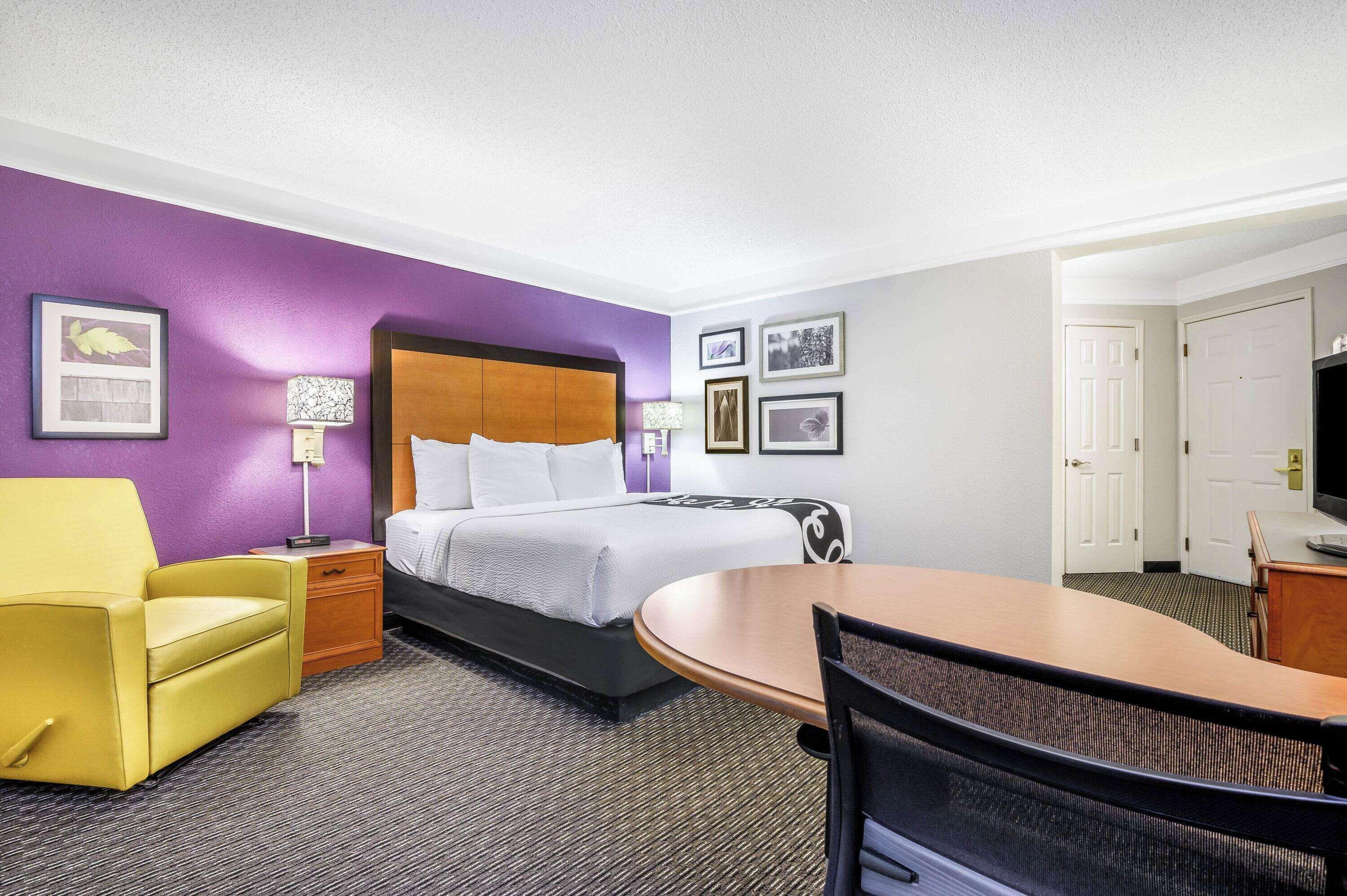 King Room Pet Friendly or Non-Smoking,1554836953:JPEG
