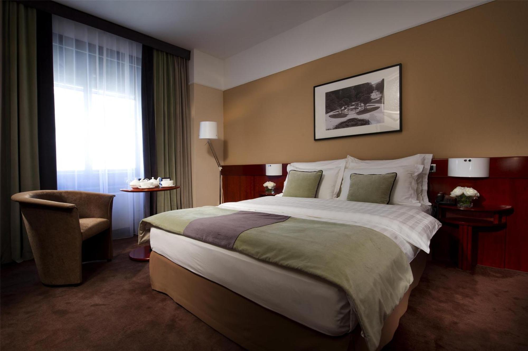 Comfort Double Room Exclusive Party Buffet,1277551231:JPEG