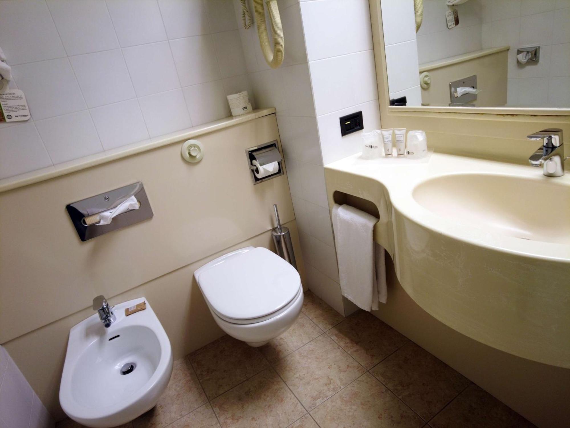 Standard King Room,415988631:JPEG