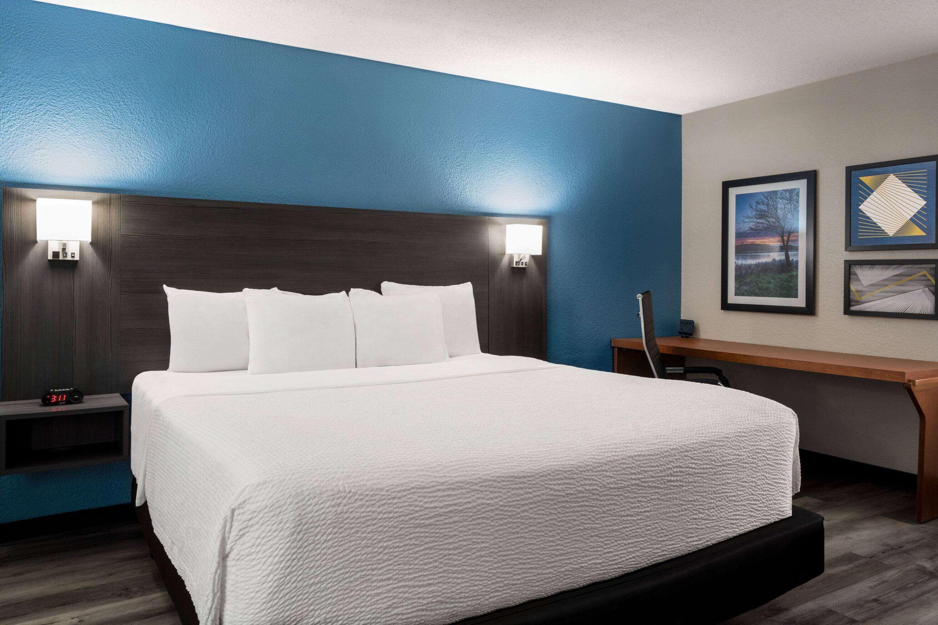 1 King Bed Deluxe One Bedroom Suite Non-Smoking