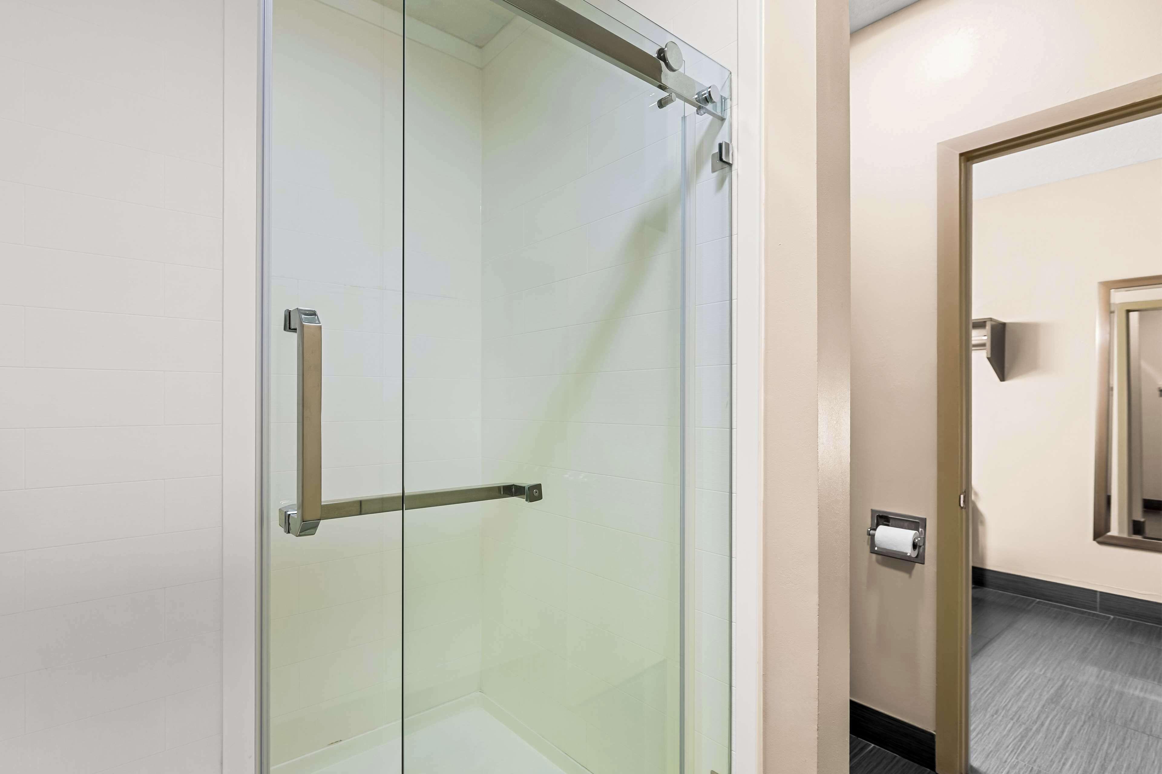 Two-Room Suite Walk Shower,1708007860:JPEG