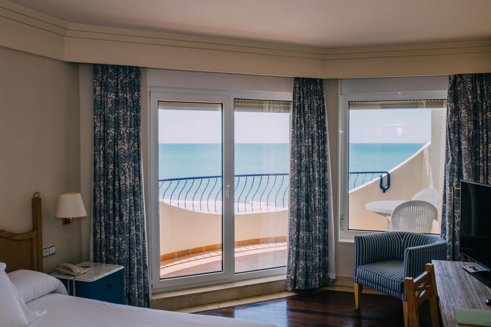 Double or Twin Room Front Sea View