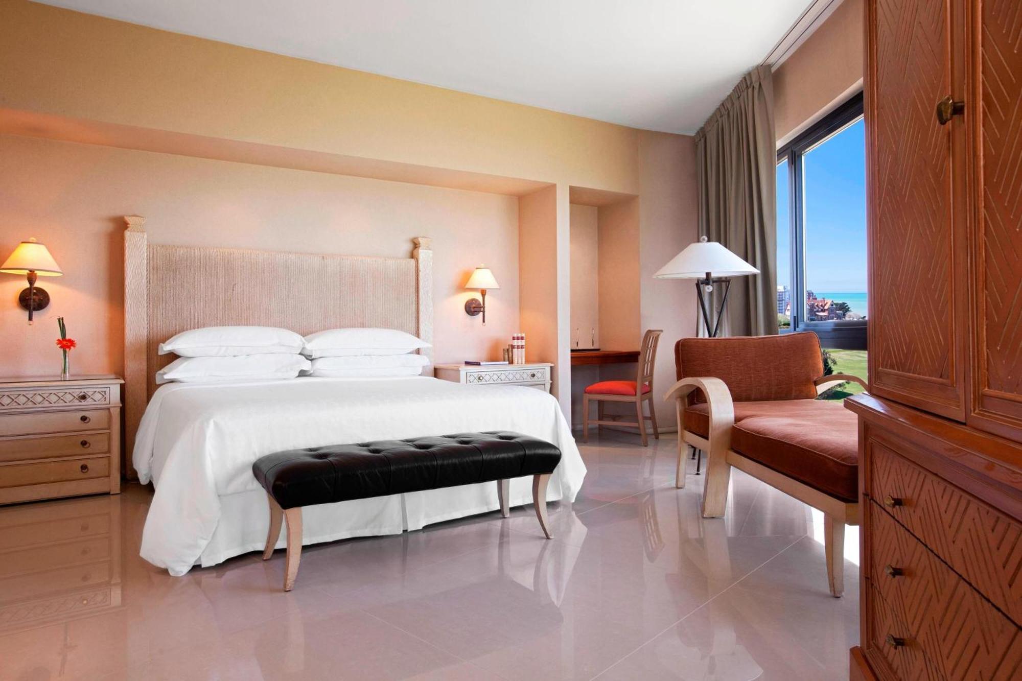 1 Bedroom Executive Suite Bedroom 1 1 King Bedroom 2 Sea View