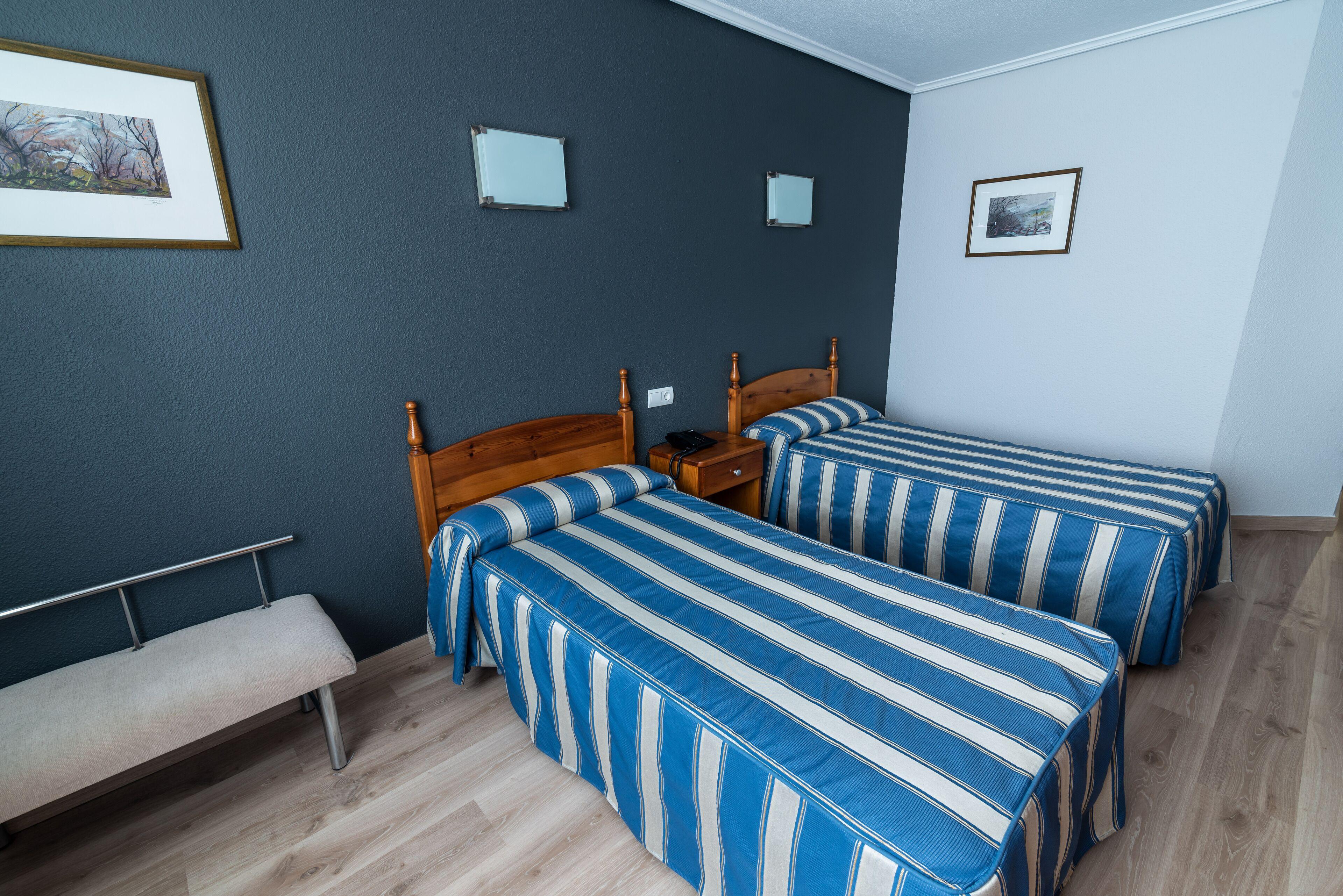 Twin Room,1708152749:JPEG