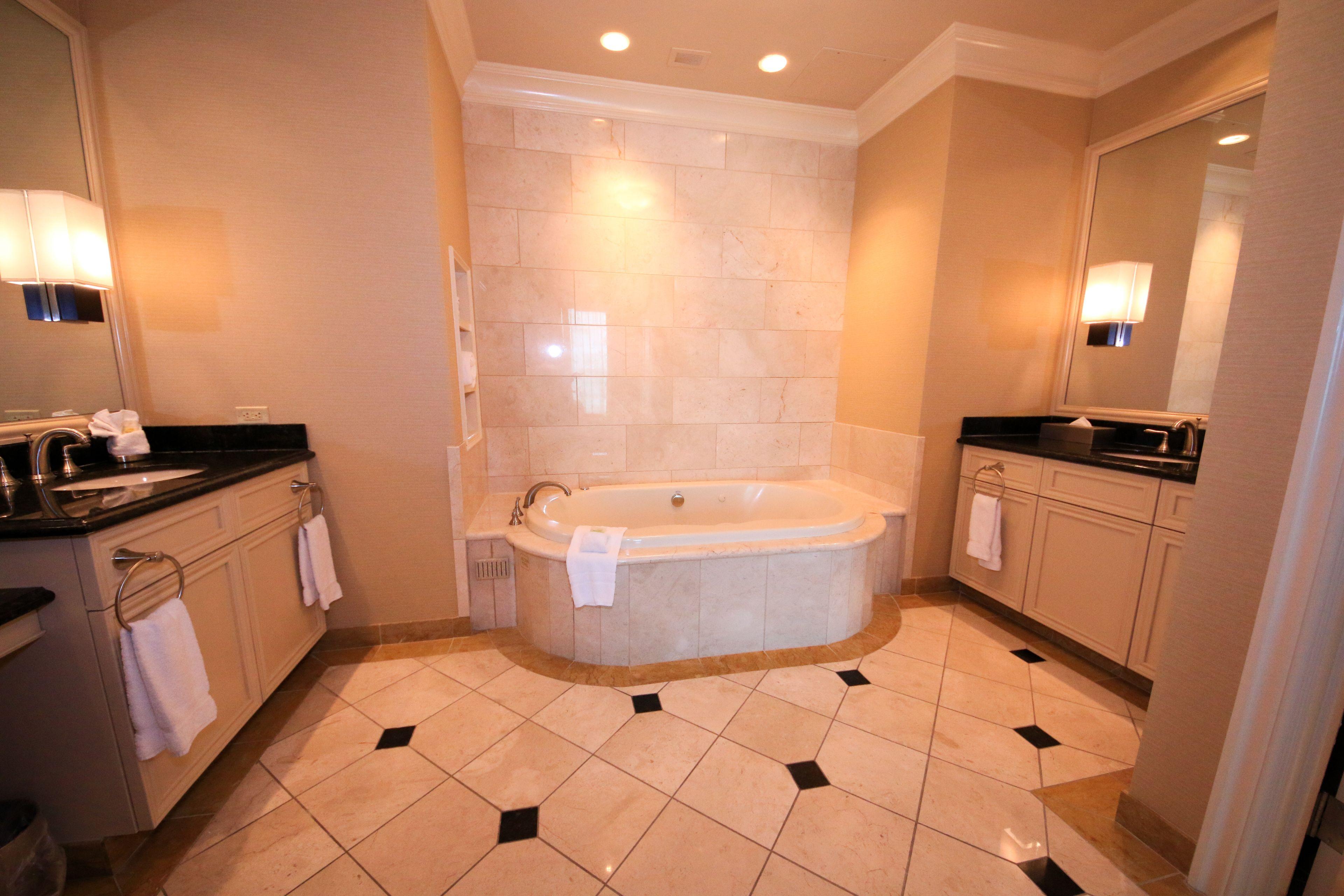 King Suite Spa Bath