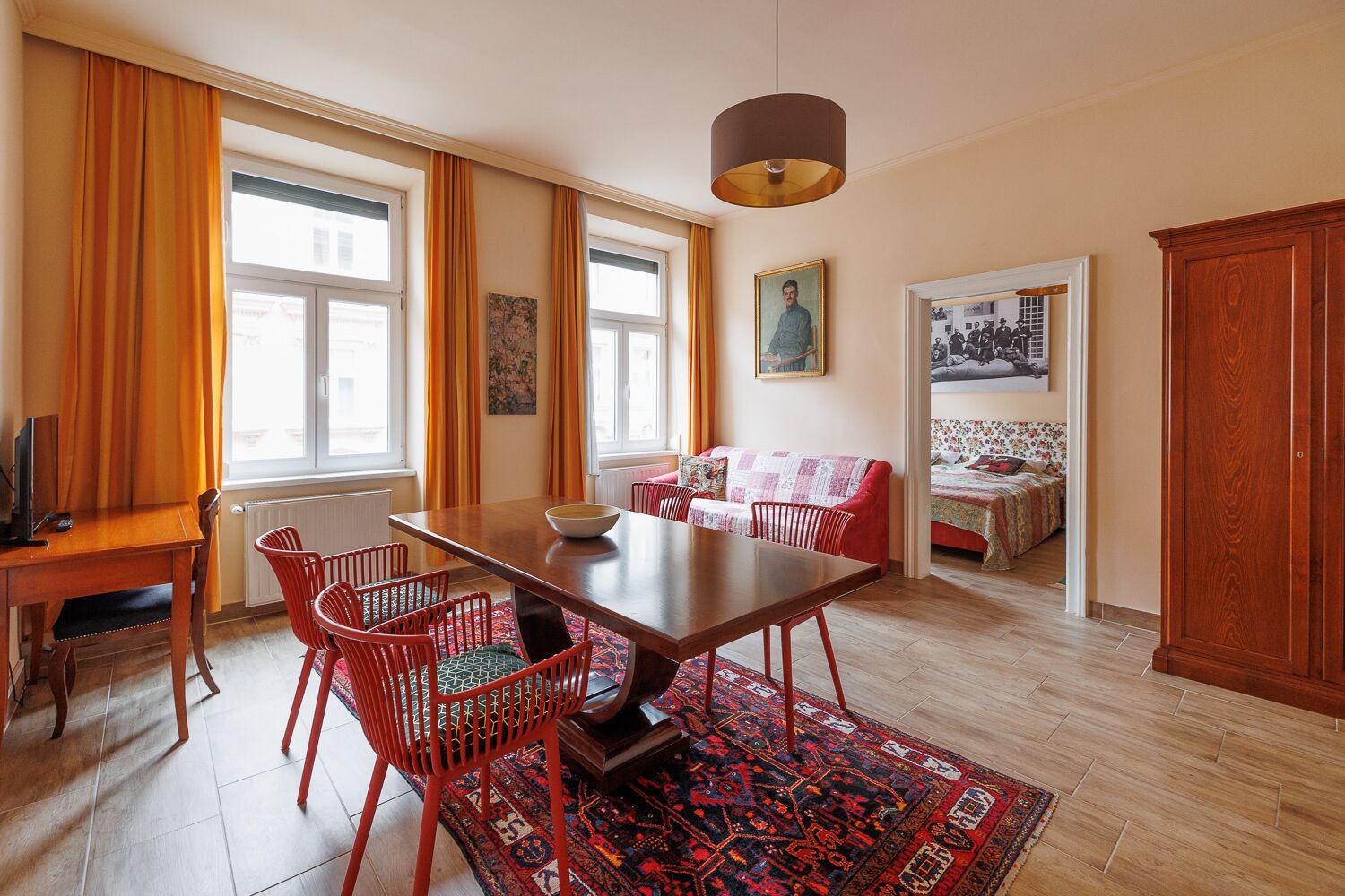 One-Bedroom Apartment,1339912301:JPEG