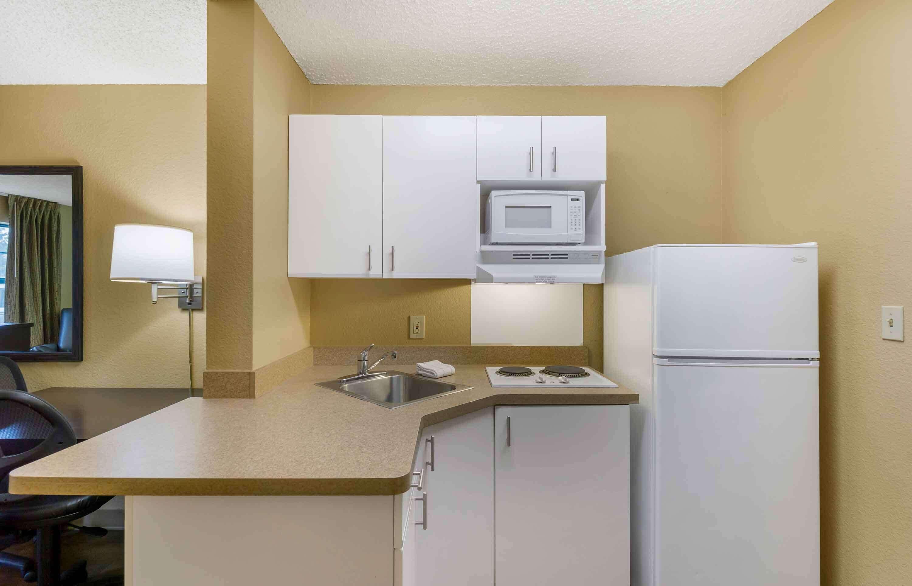 1 Queen Bed | Non-Smoking Kitchen