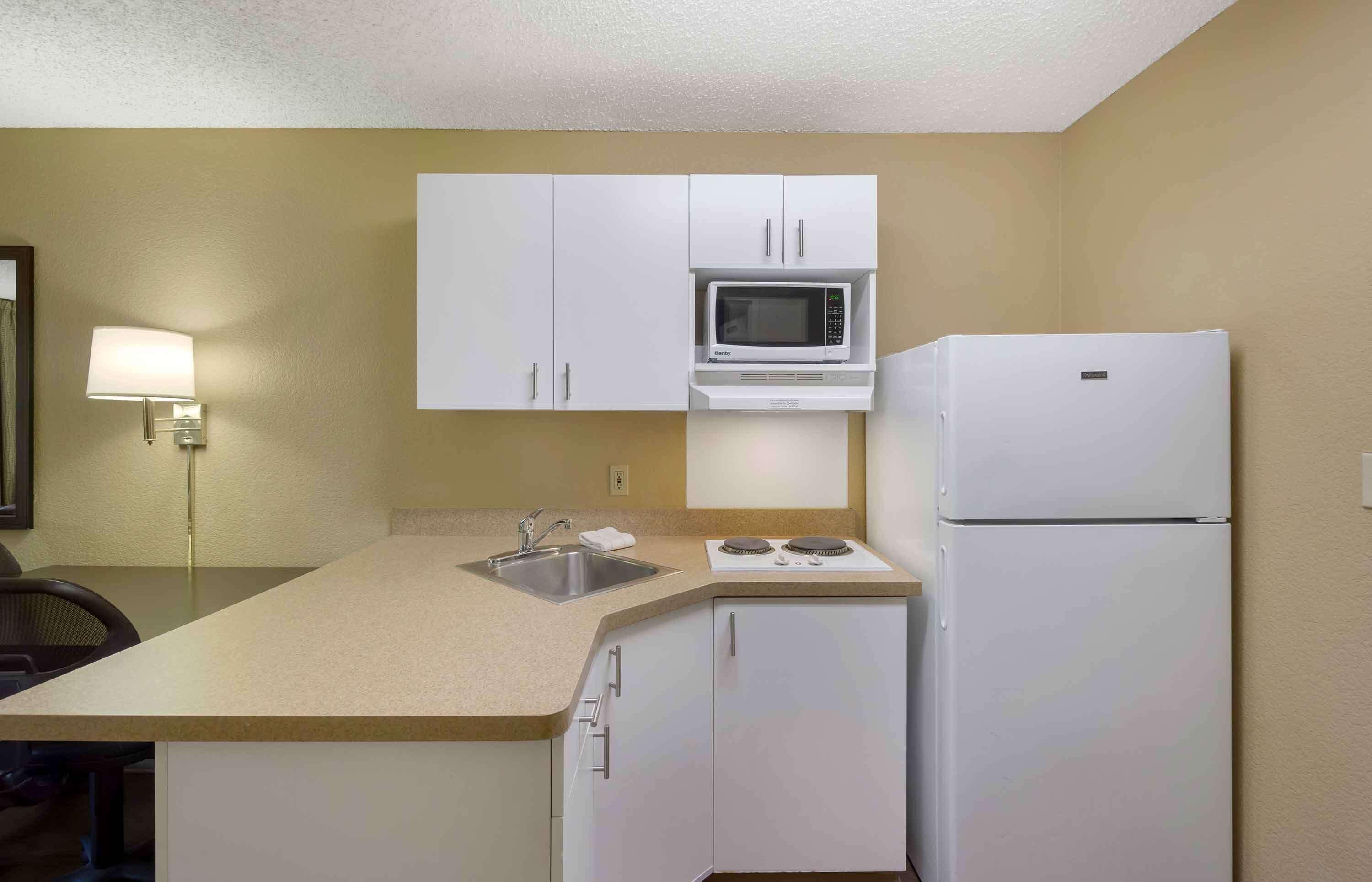 1 Queen Bed | Non-Smoking Kitchen