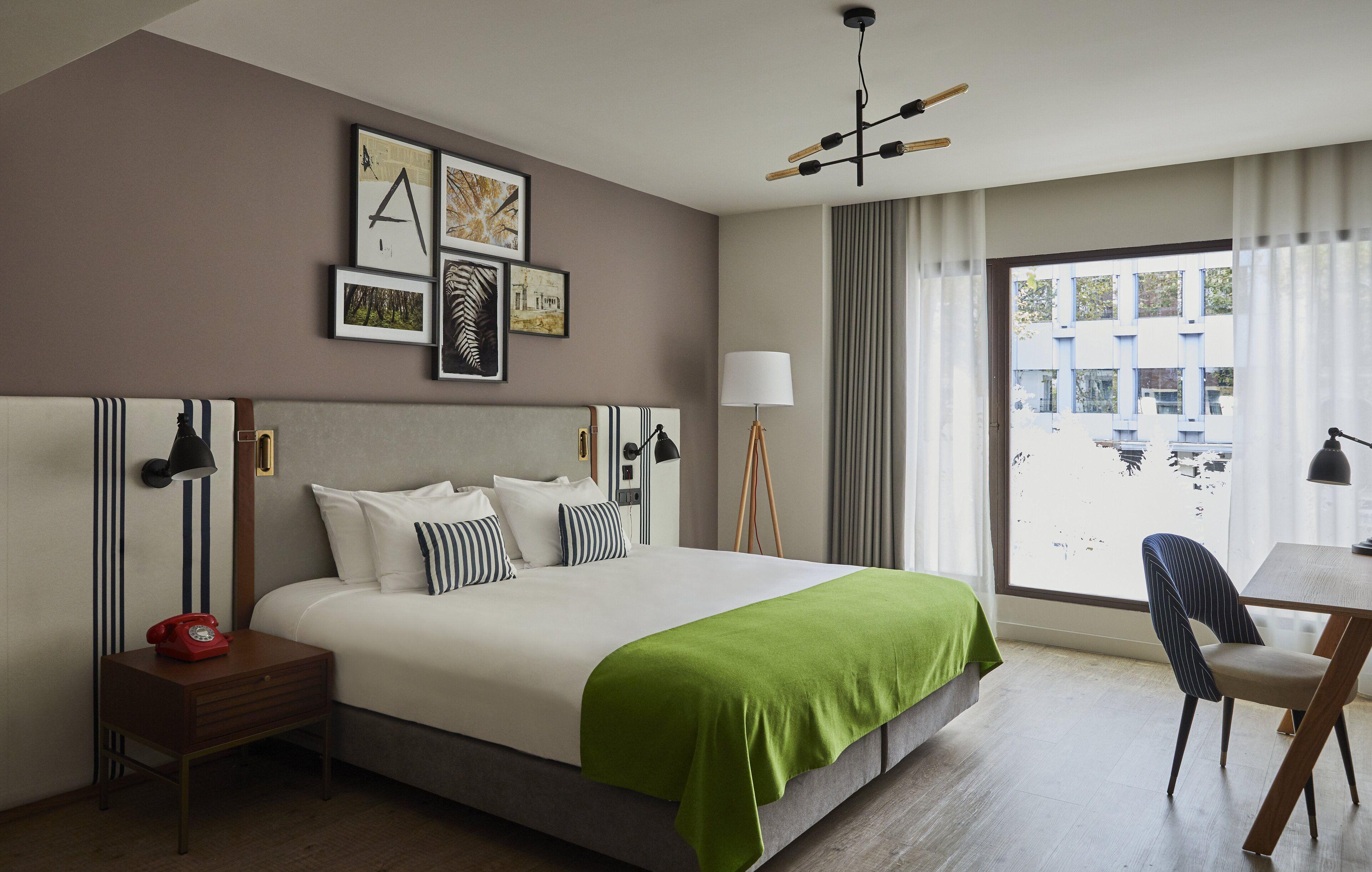 Standard Queen Room