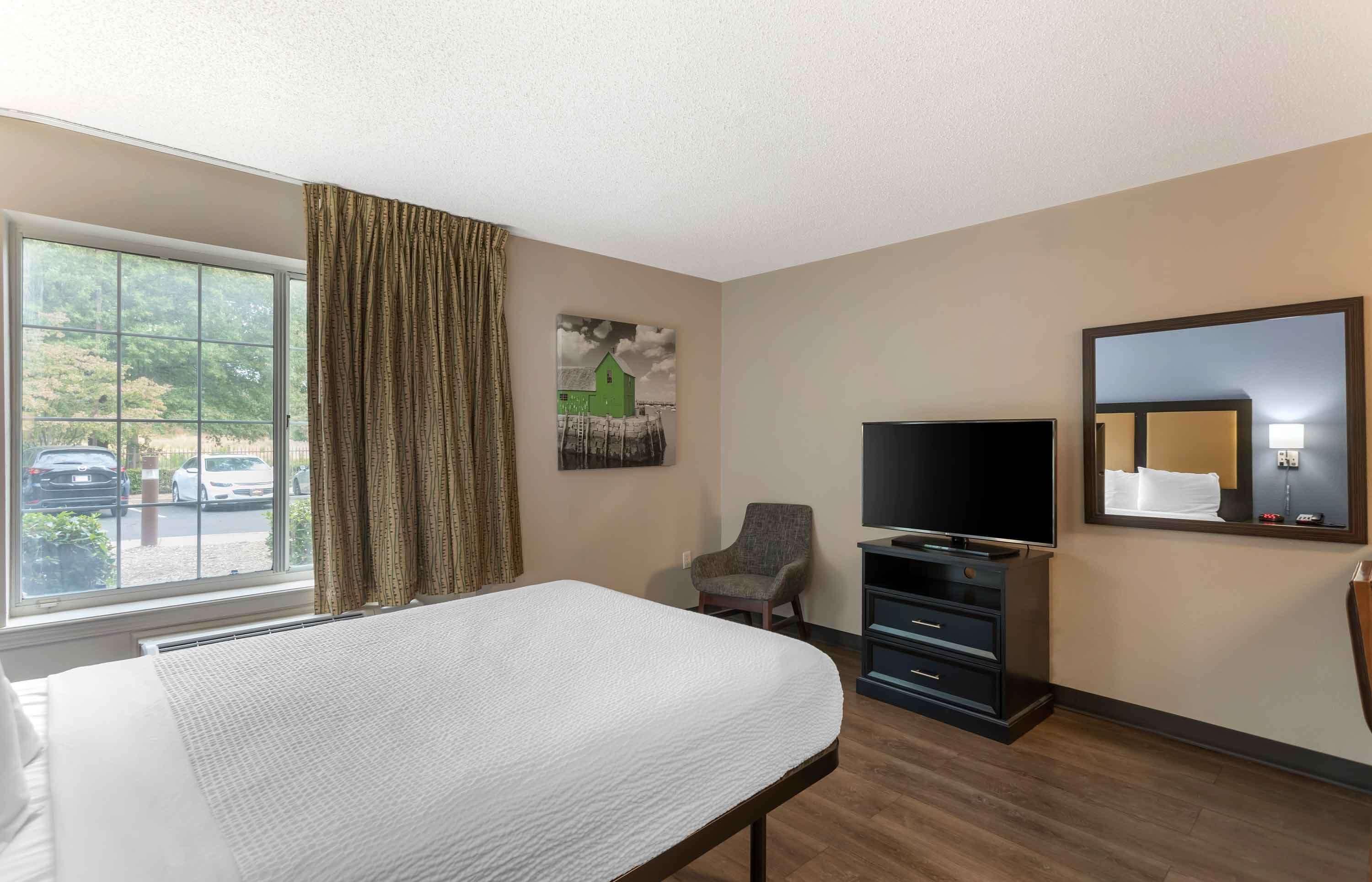 1 Queen Bed | ADA or RI Shower or Nsmk or Kitchen