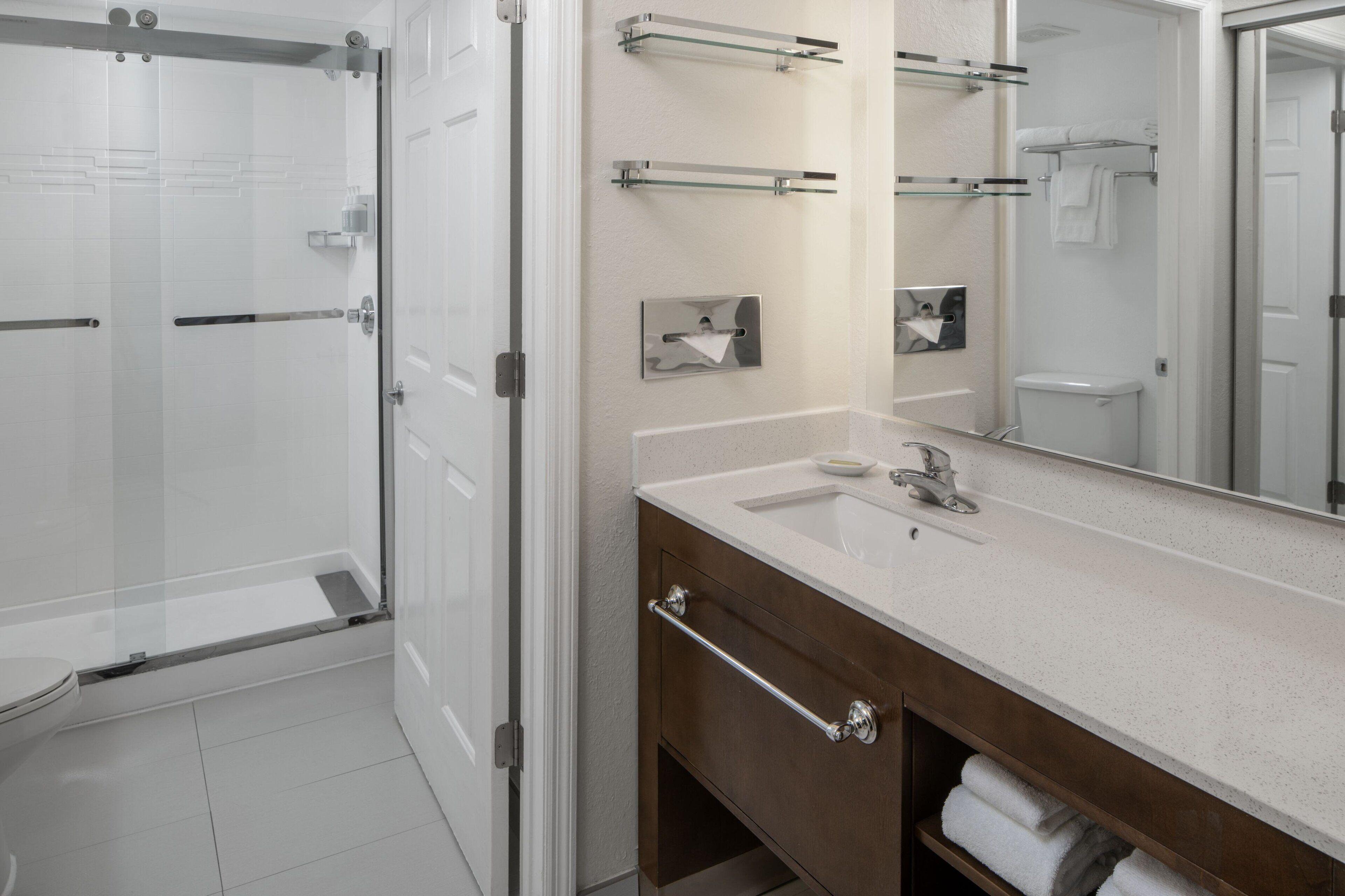 Two-Bedroom Suite Adapted Tub Mobility Hearing Accessible,1592882115:JPEG