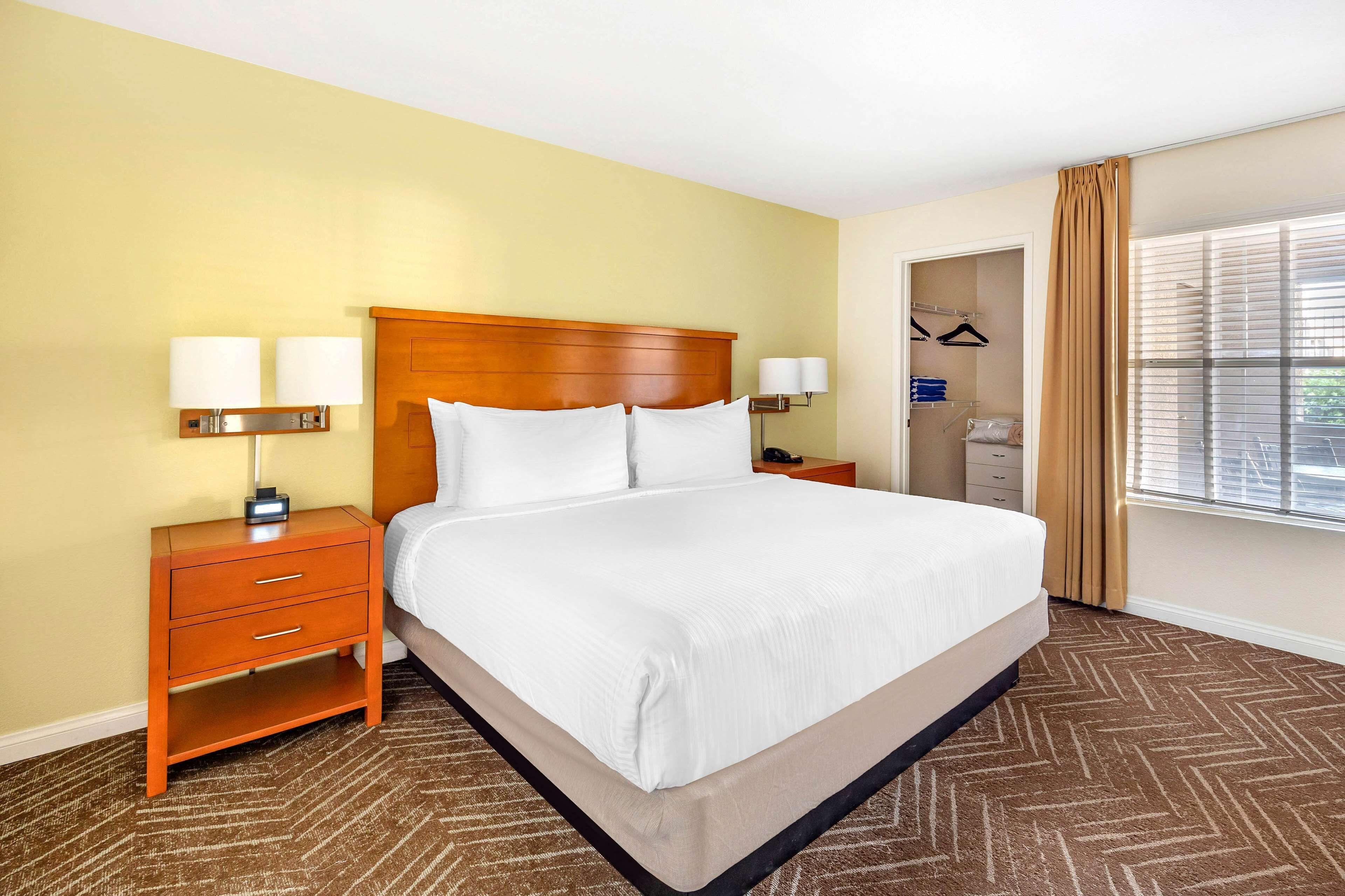 Two-Bedroom Suite Accessible Tub