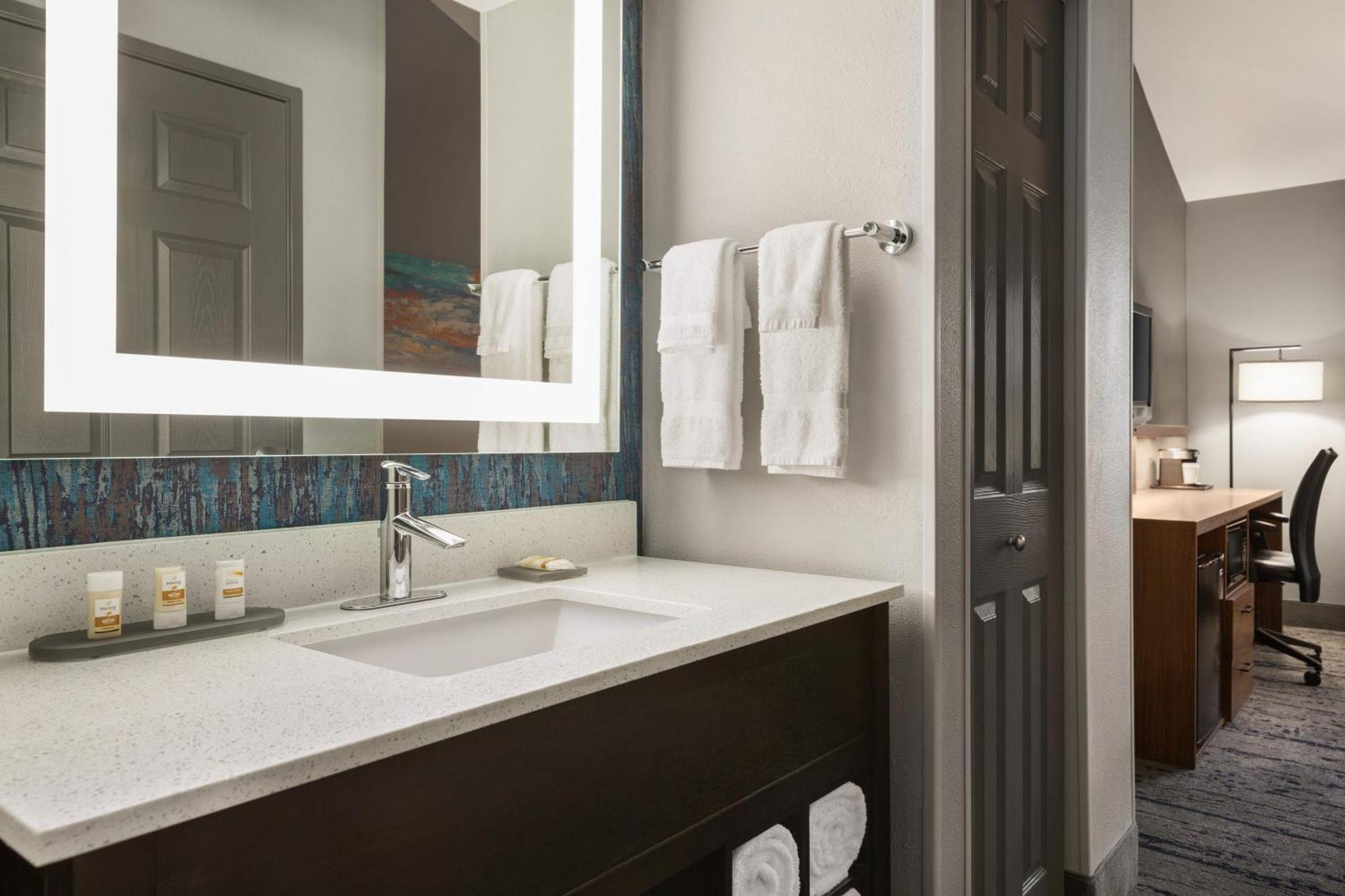 Queen Room Bath Tub Mobility or Hearing Accessible Non-Smoking