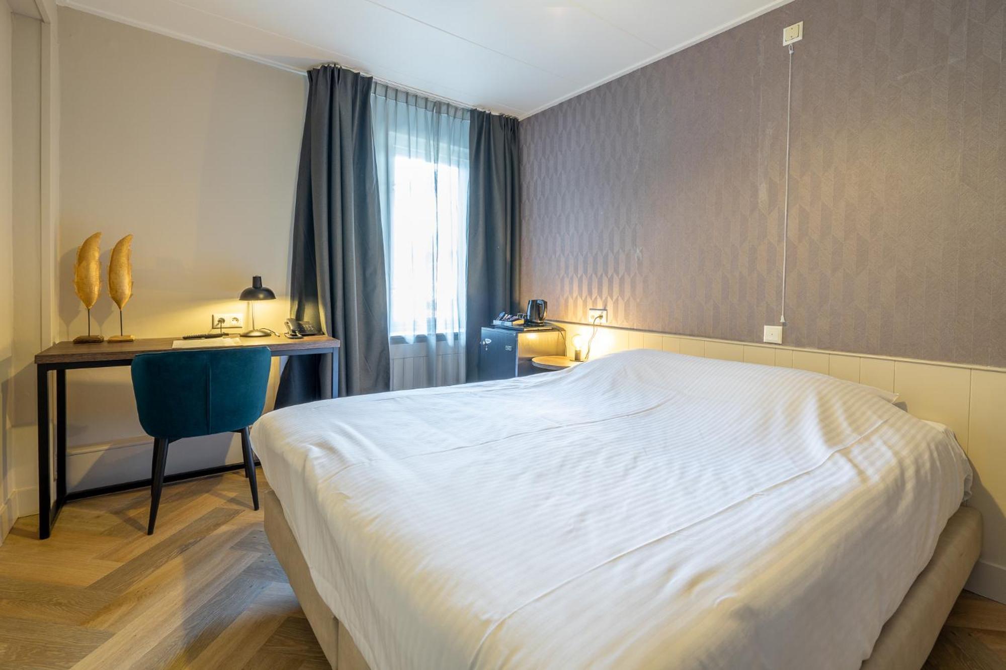 Small Double Room,913583242:JPEG