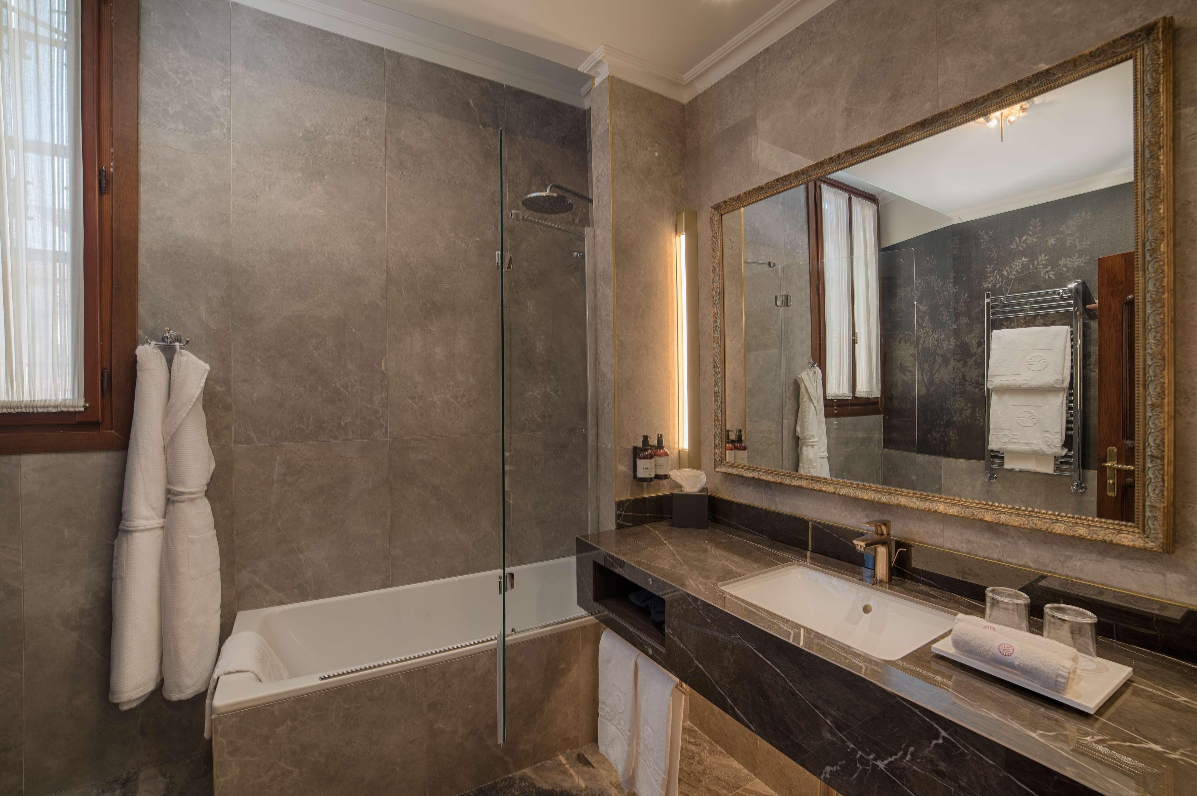 Grand Deluxe Room