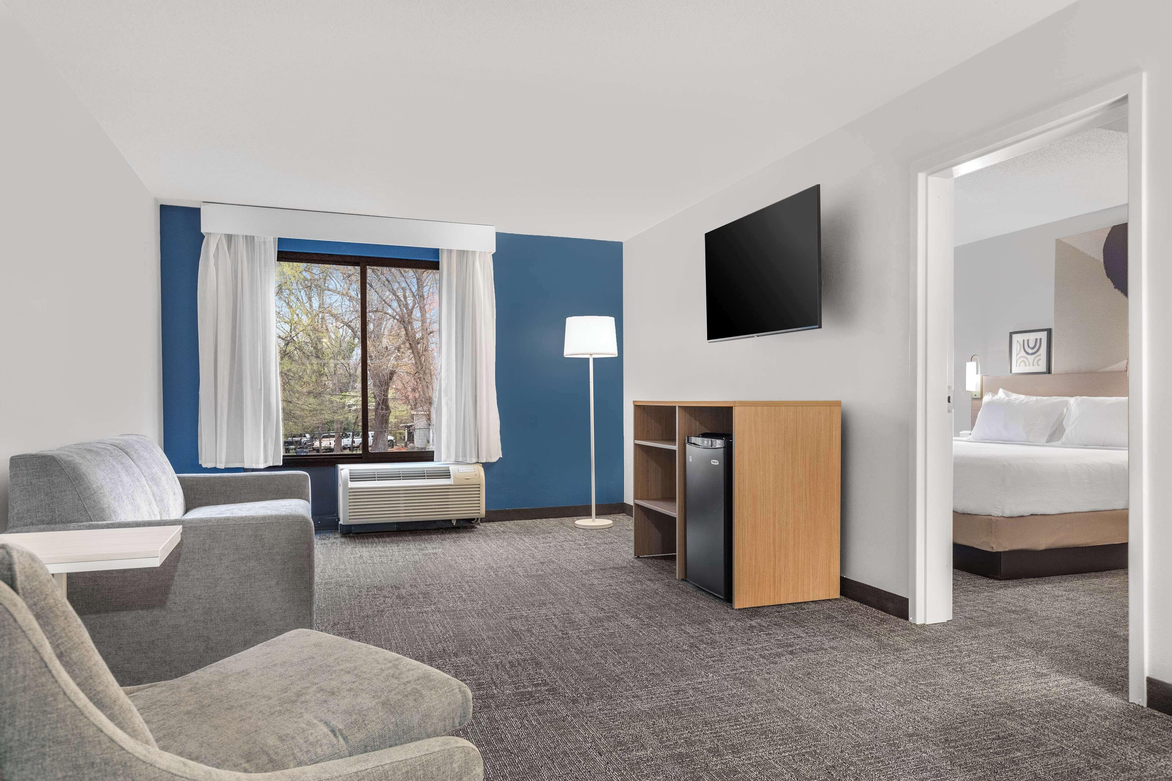 One-Bedroom King Suite