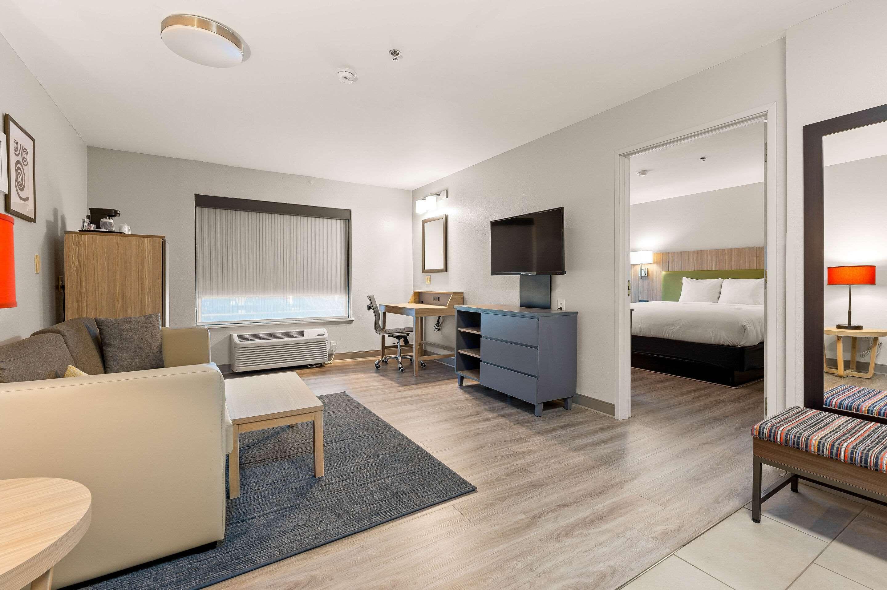 One-Bedroom King Suite