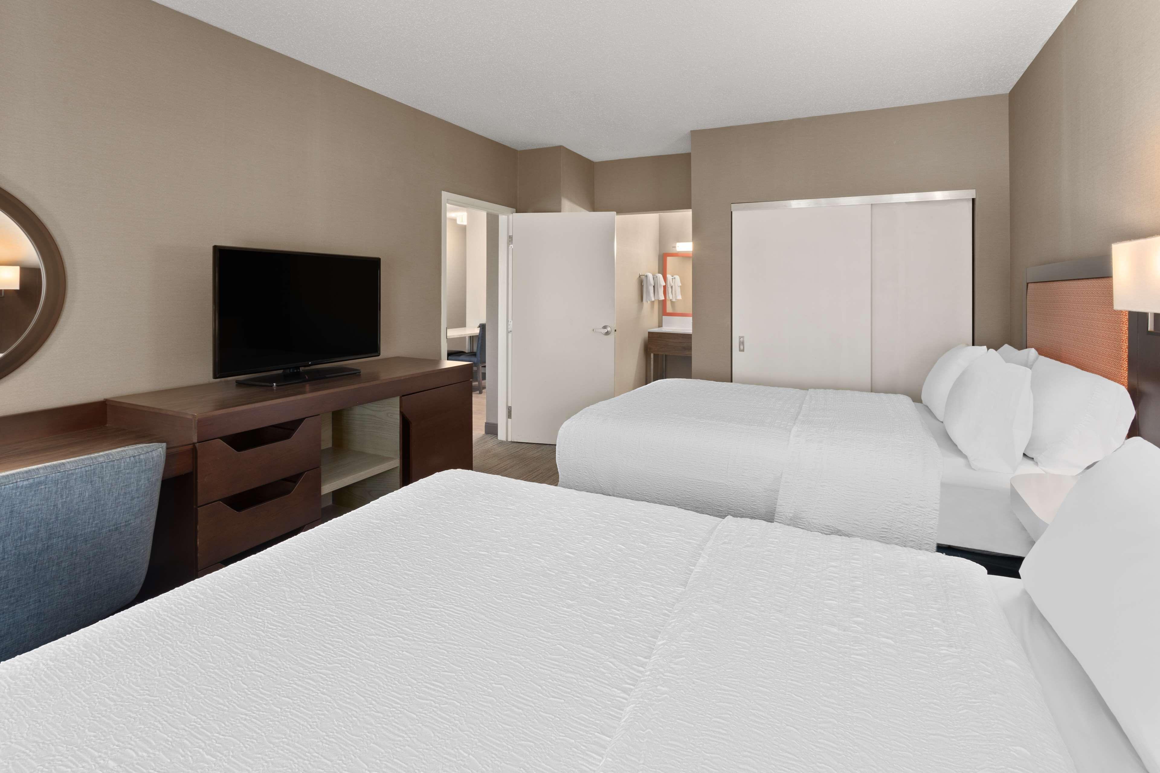 Queen Suite with Two Queen Beds - Non-Smoking