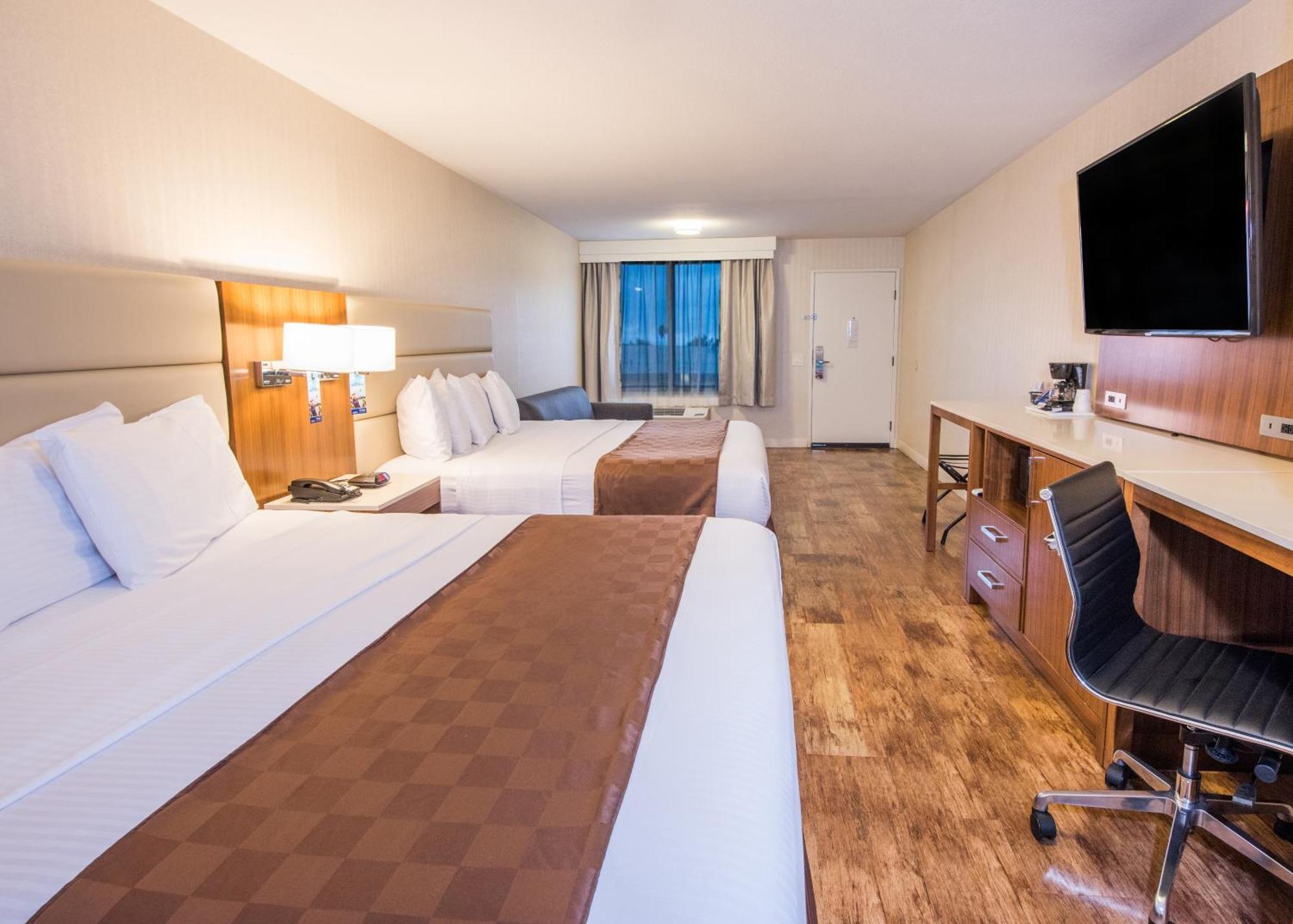 Studio Suite Two King Beds Non-Smoking