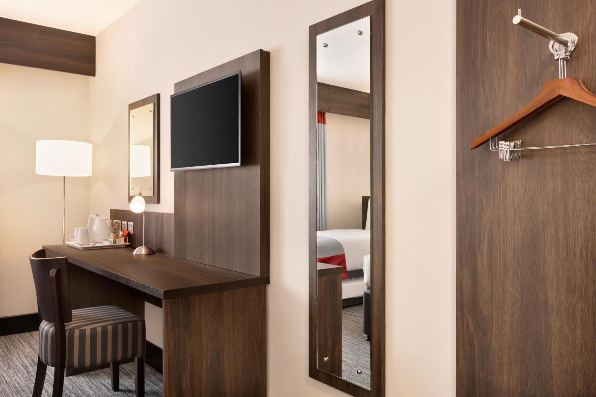 Family Room,742671670:JPEG
