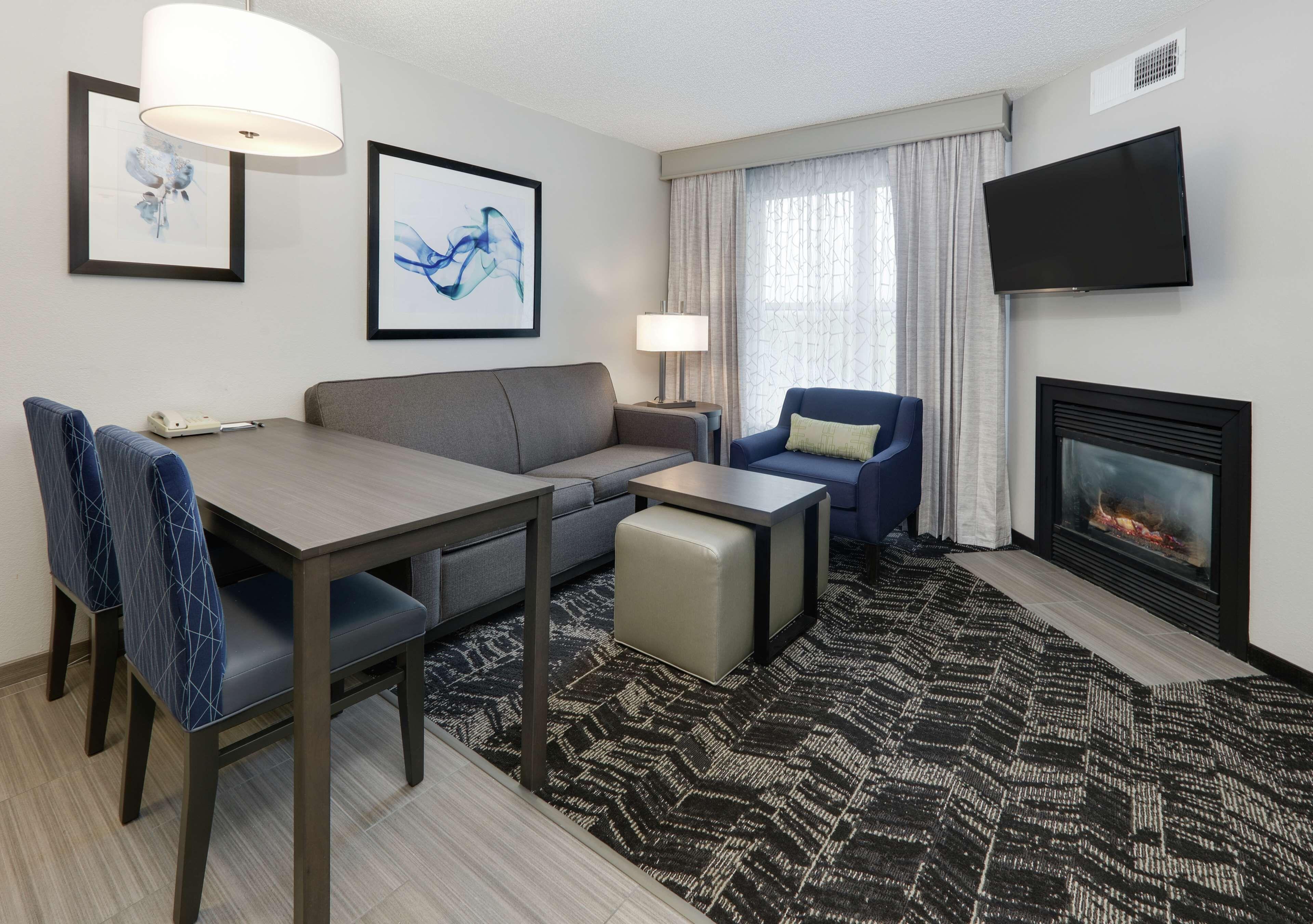 One-Bedroom Suite 2 Queen Beds Sofa Bed,1551475819:JPEG