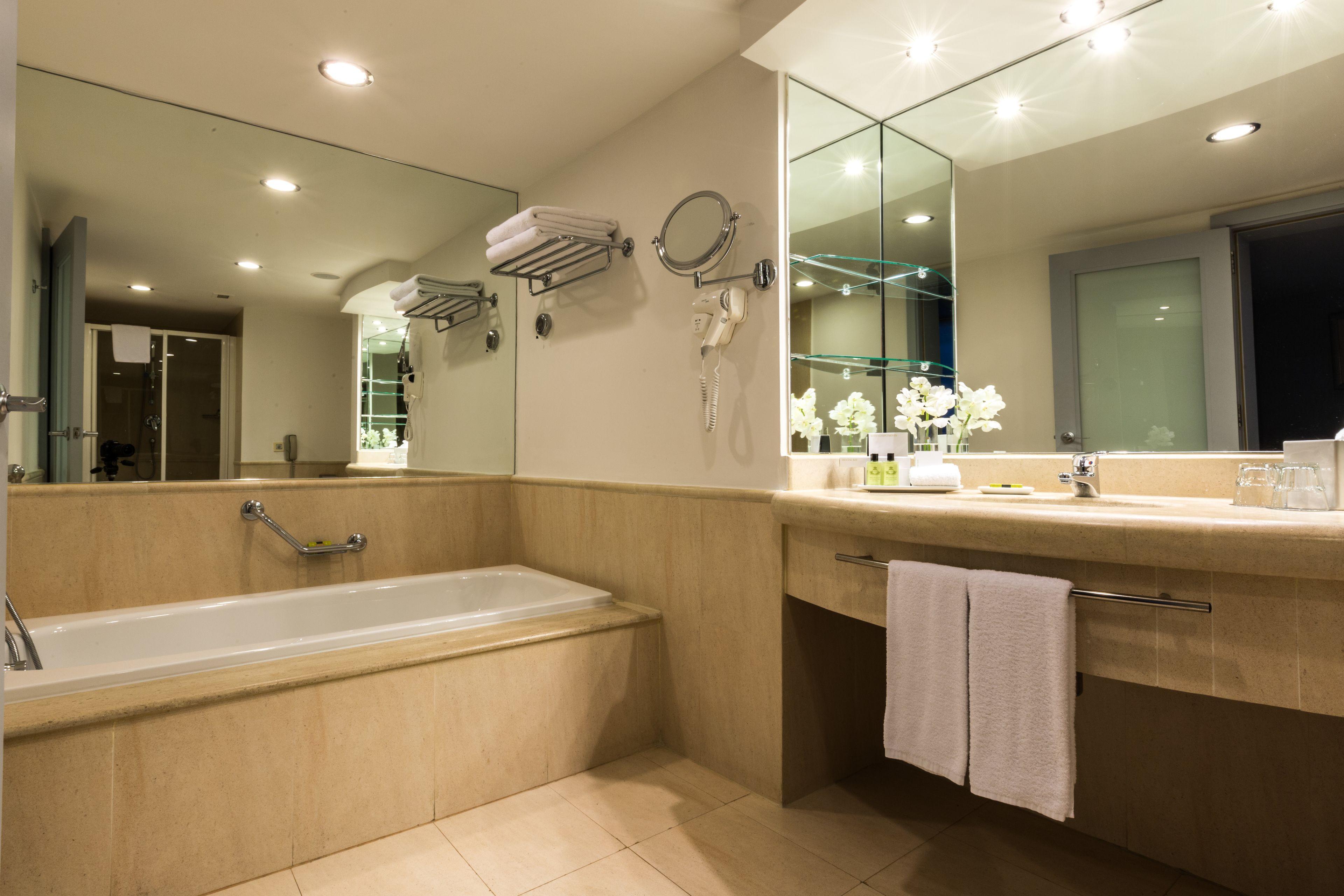 Junior Suite with Club Lounge Access,1746913300:JPEG
