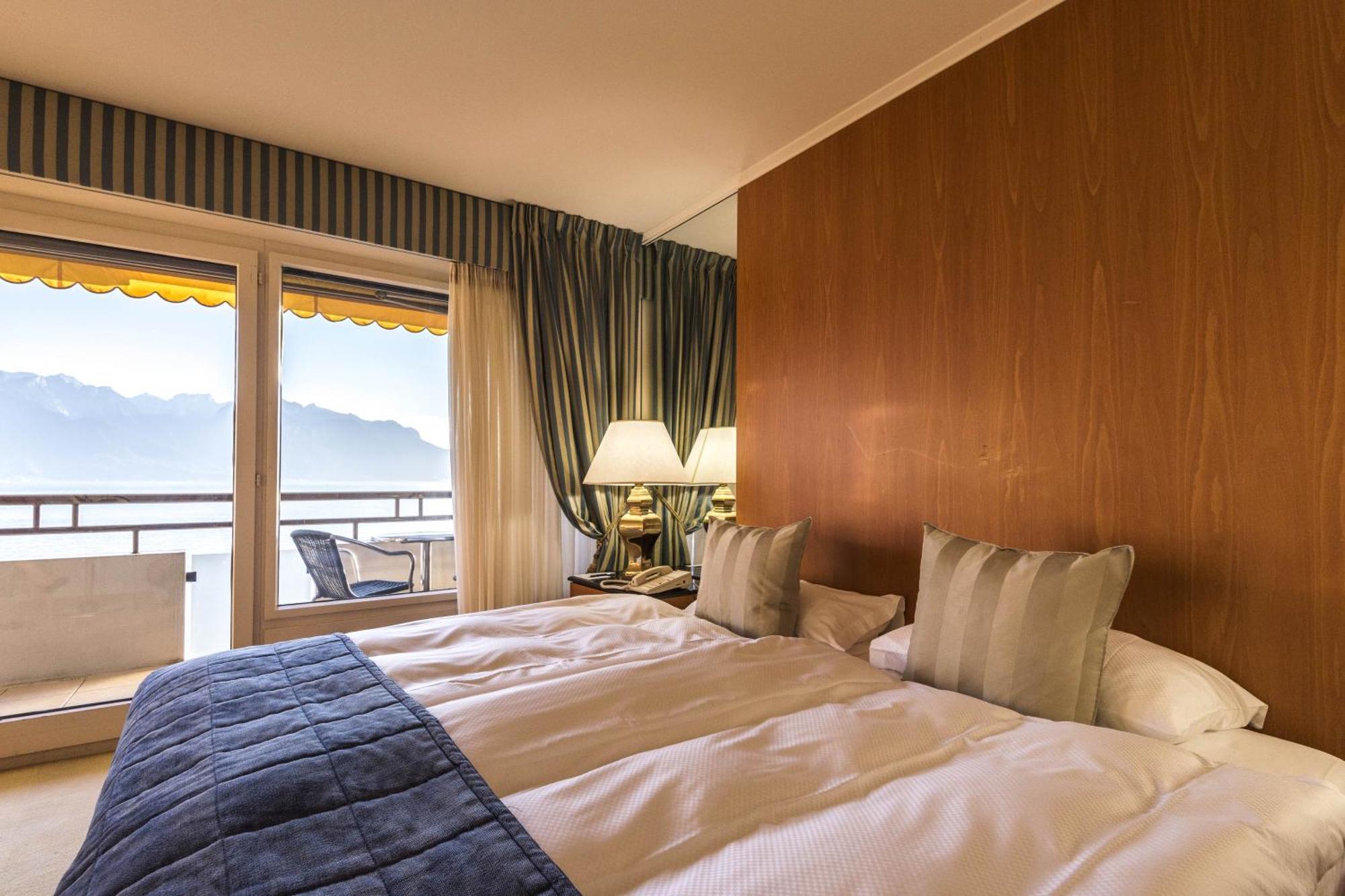 Deluxe Double Room Balcony Park Lake or Lake View