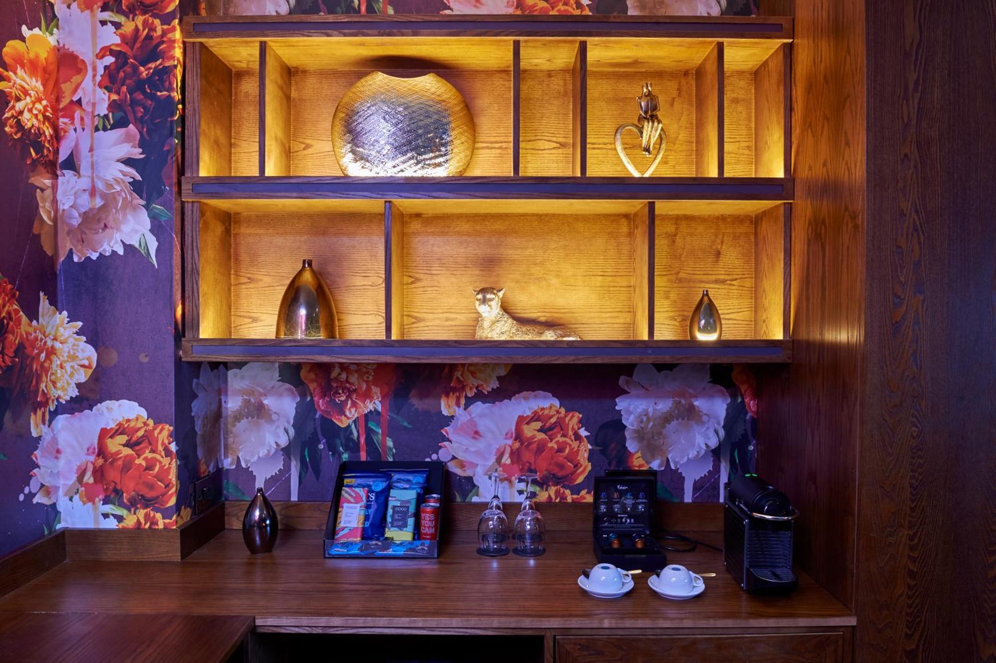 Corner Suite