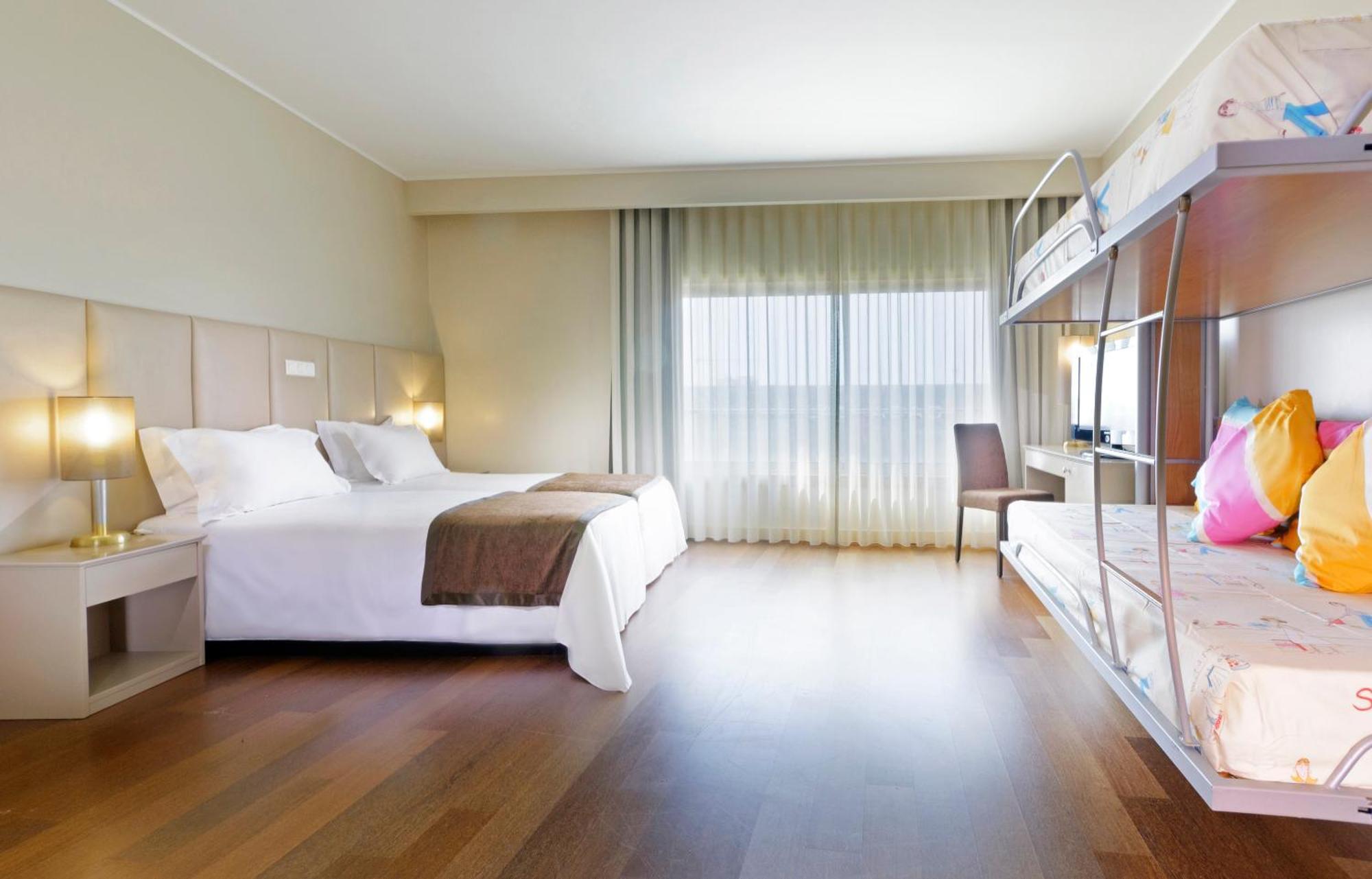 Deluxe Family Room with Bunk Bed - Non-Smoking,1274360380:JPEG