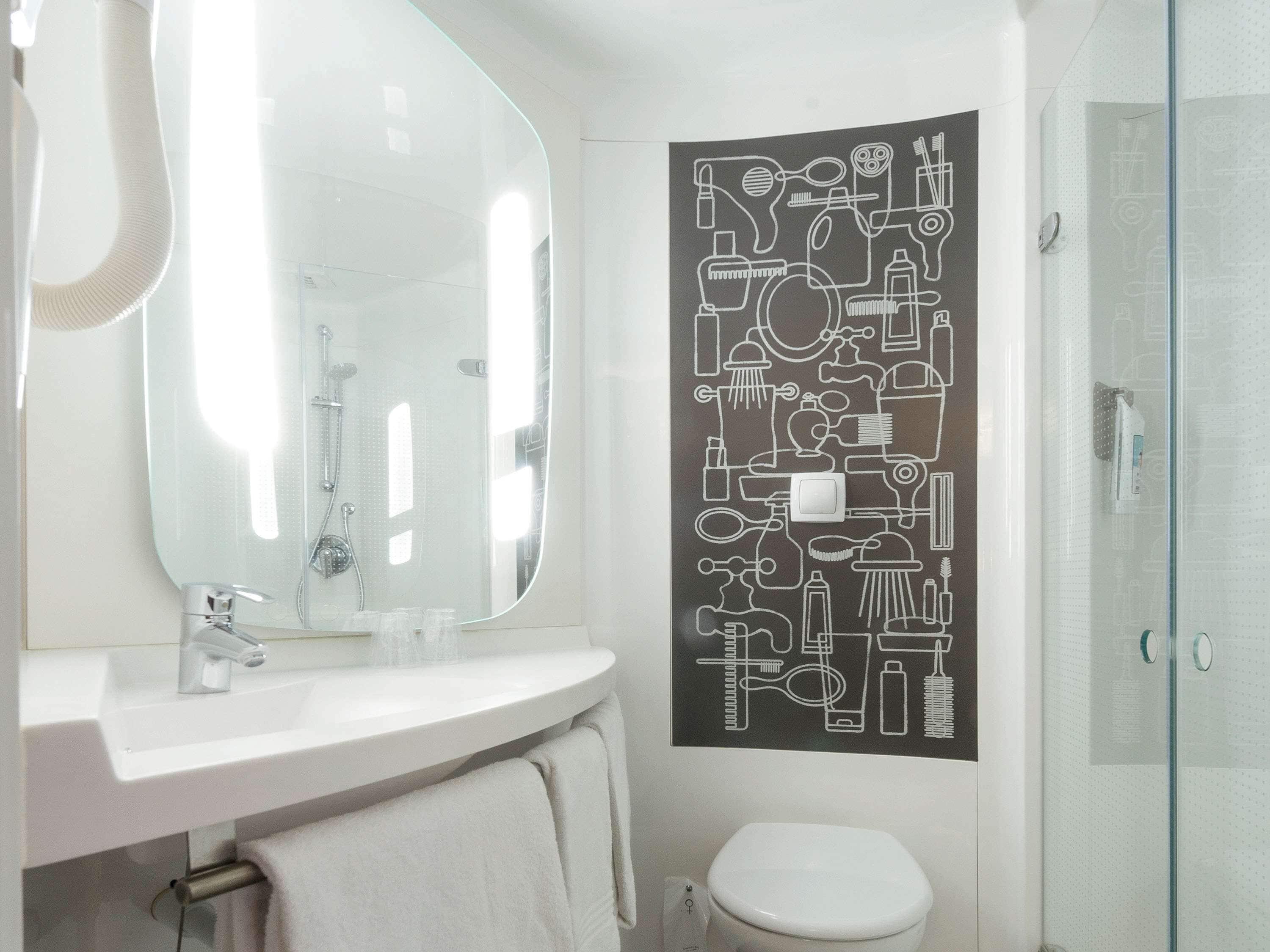 Standard Twin Room Disability Access