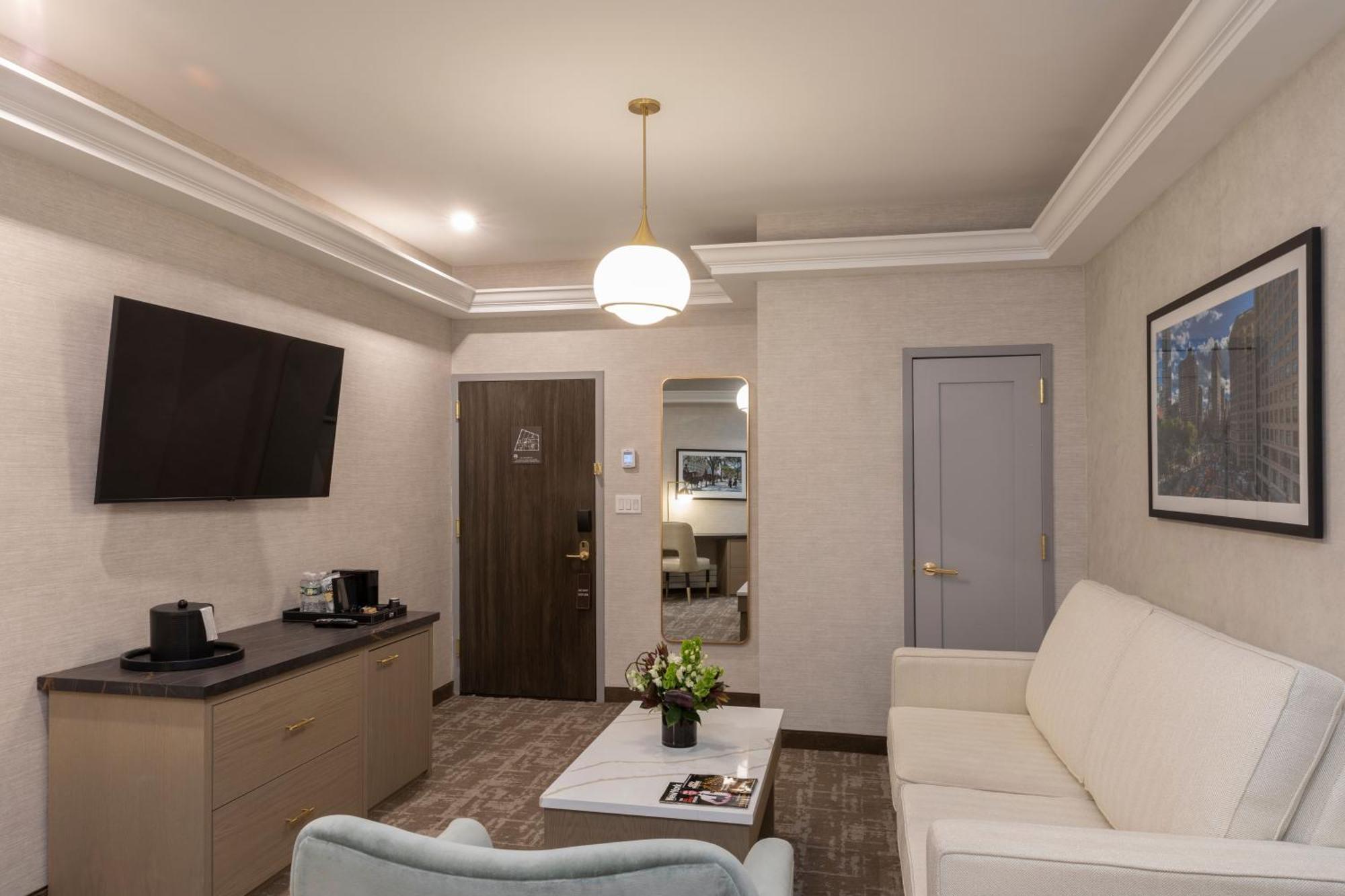 Deluxe Junior Suite King