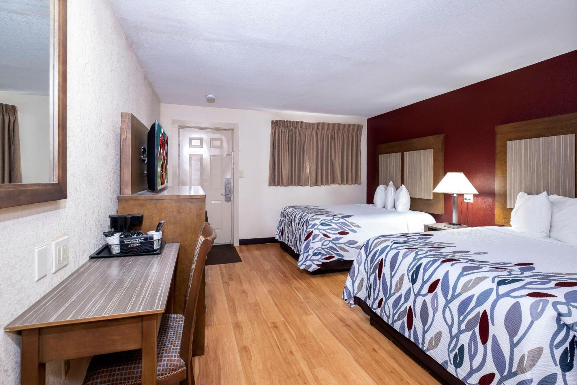 Deluxe Room Two Double Beds Smoke