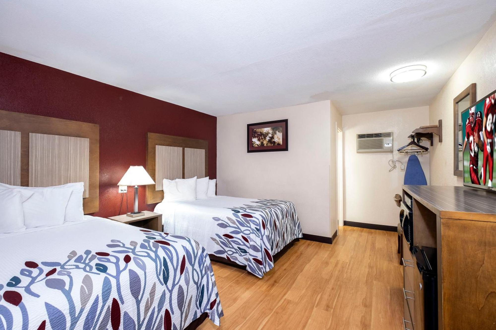 Deluxe Room Two Double Beds Smoke