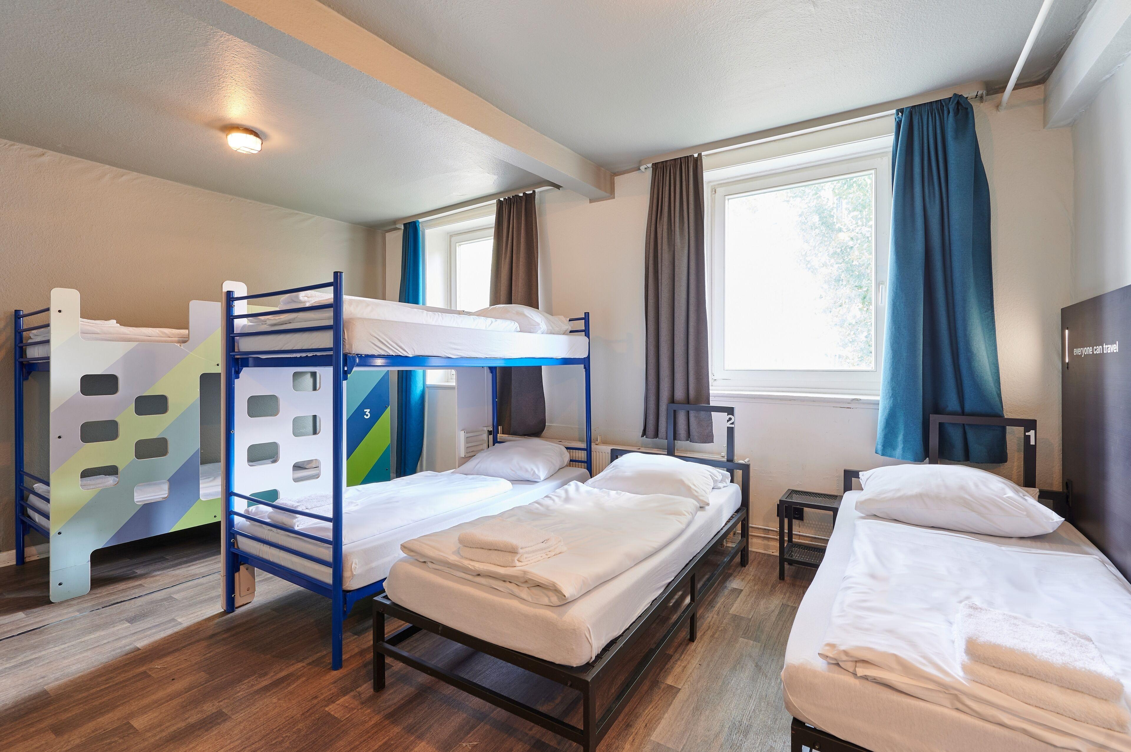 Bed 6-Bed Dormitory Room