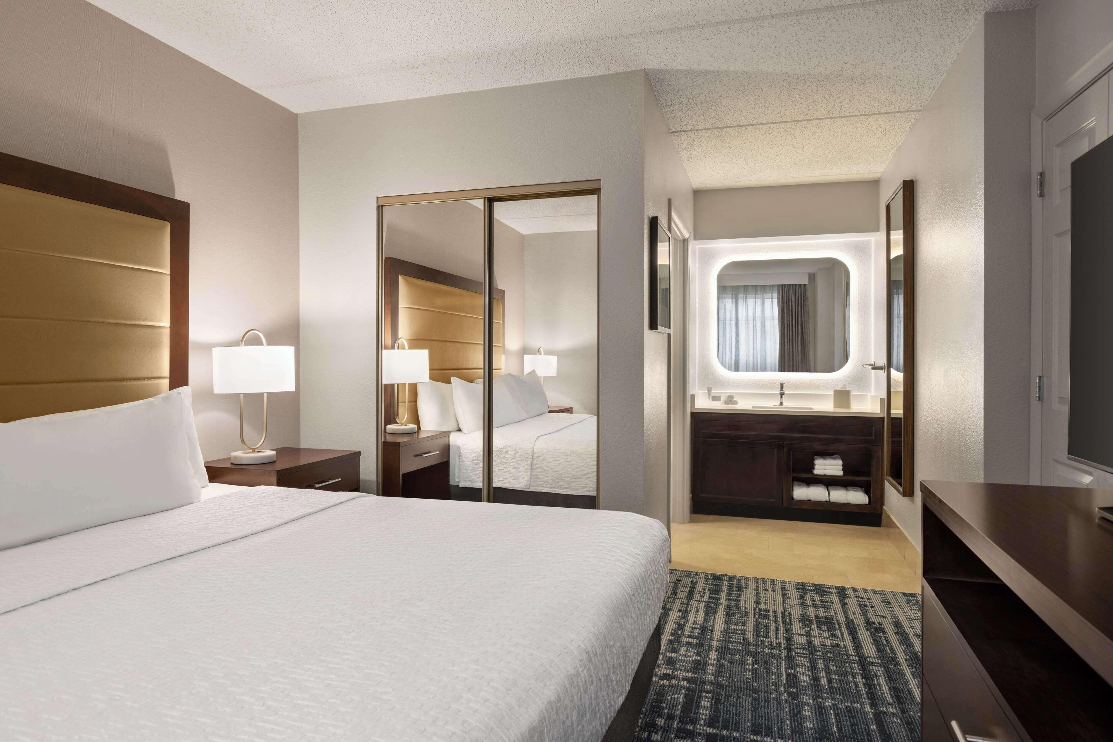 One-Bedroom King Suite Non-Smoking