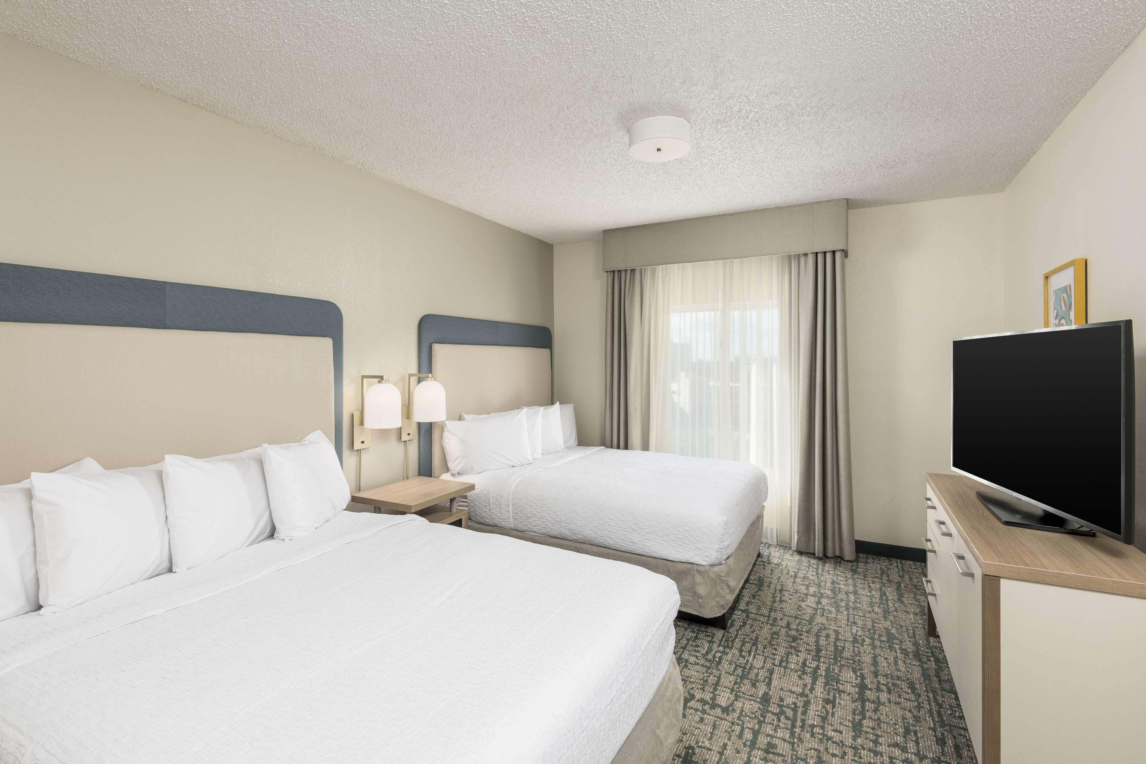 One-Bedroom Queen Suite Two Queen Beds Non-Smoking