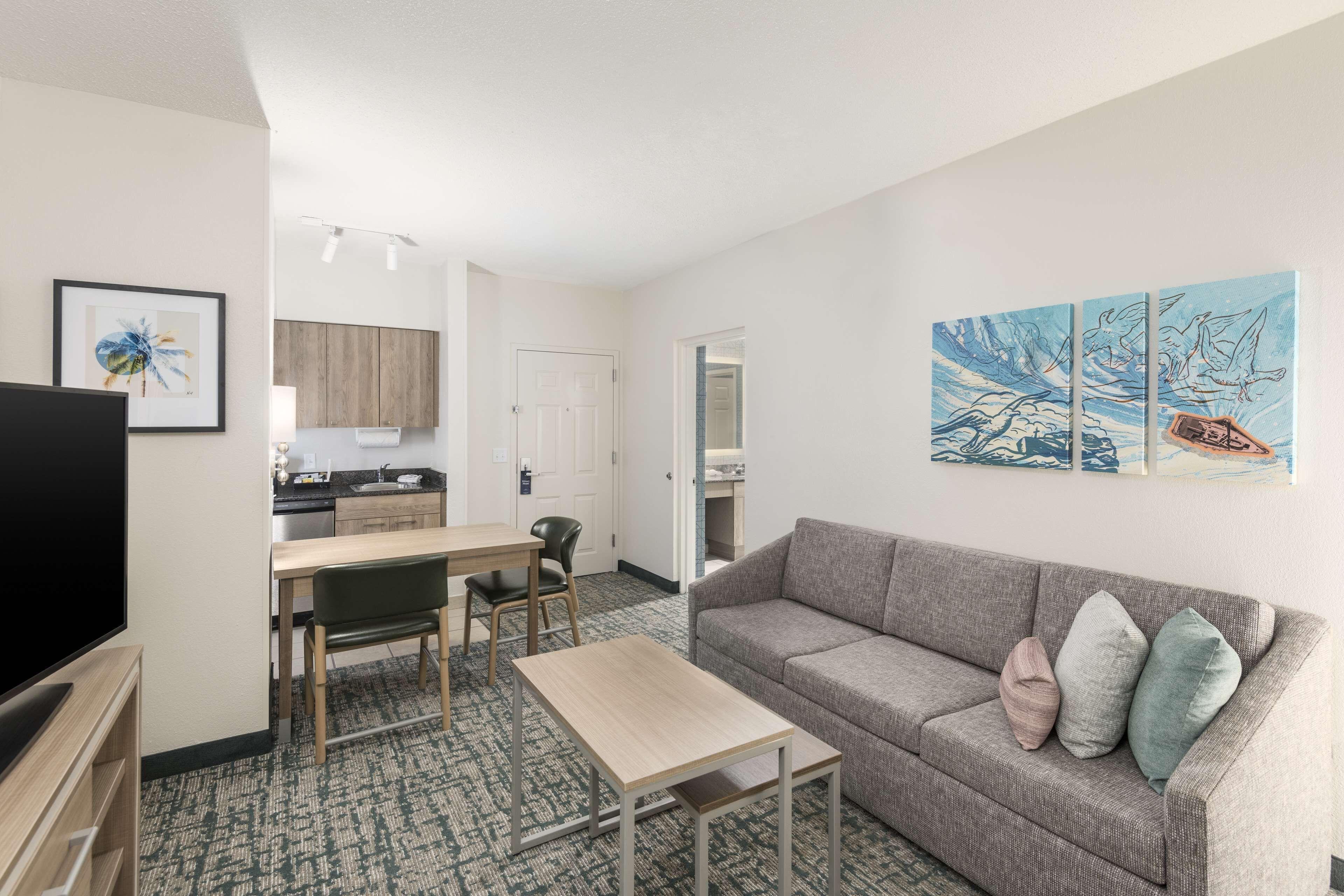 One-Bedroom King Suite Non-Smoking