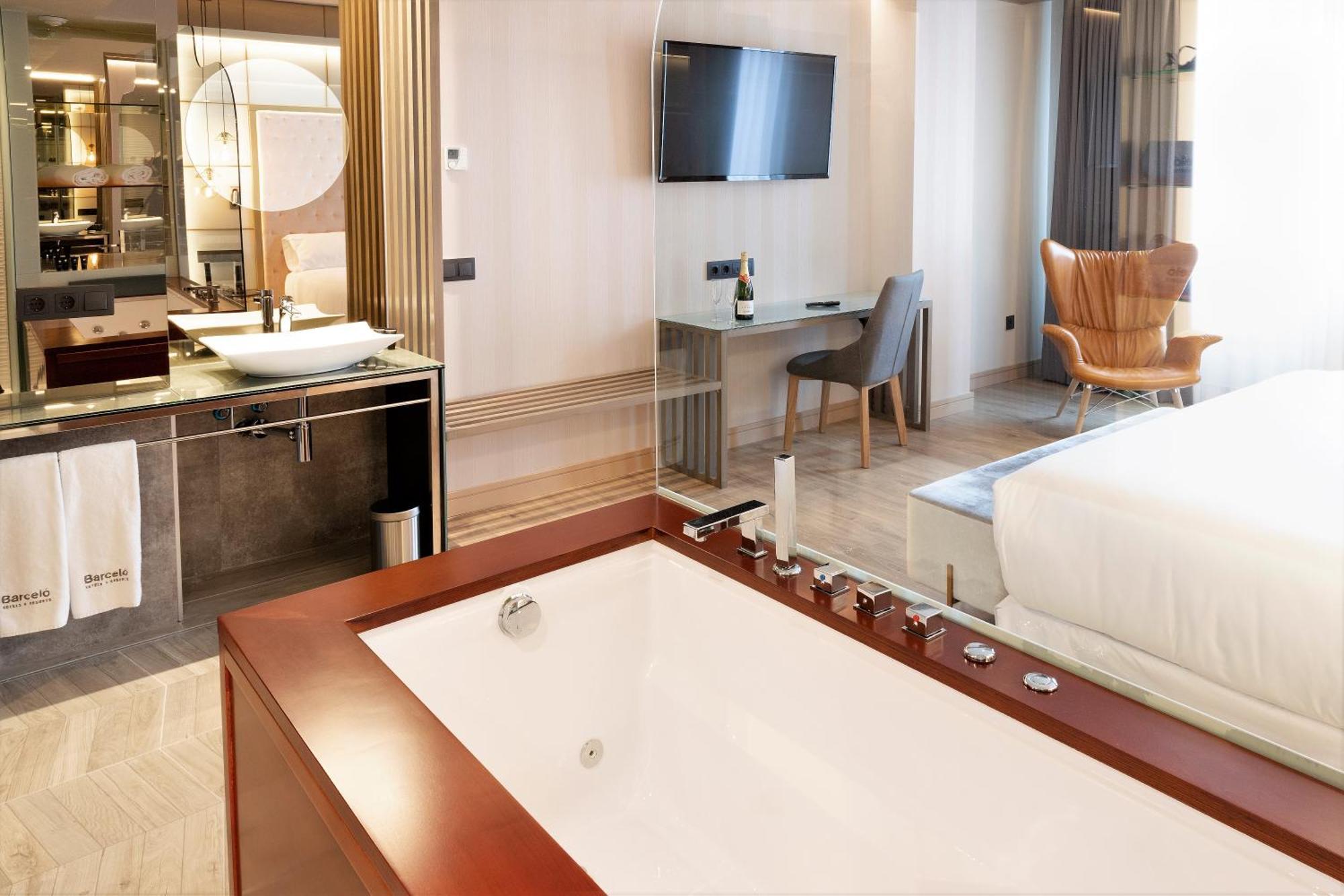 King Room Spa Bath